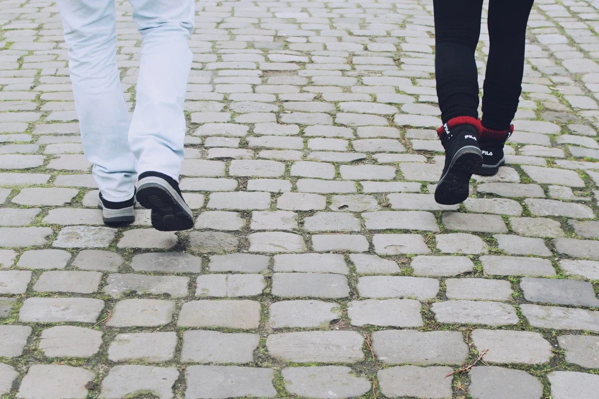legs_feet_shoes_run_go_walk_road_away-833346.jpg