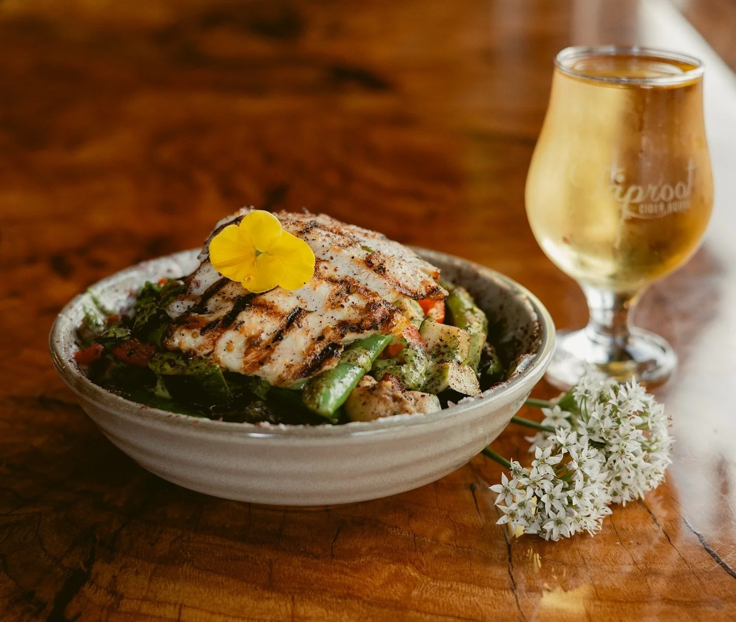 Planning your week just got a little easier, now accepting reservations! Call us to book, 231-943-2500 
@taproot_cider_house @downtown_tc #ciderhouse #traversecityfood