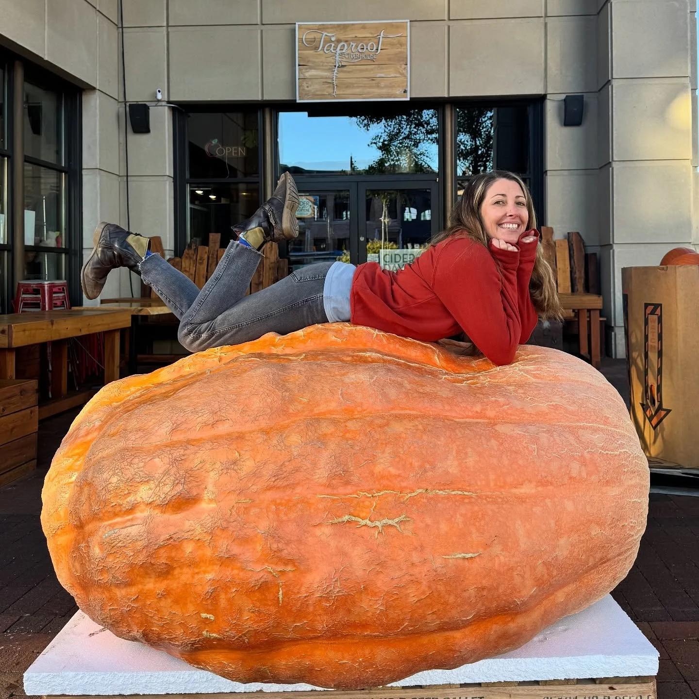 Jen and the GIANT PUMPKIN! 🎃 Come see for yourself and enter our drawing for your chance to win a $100 gift card if you guess the weight!  @taproot_cider_house @mynorthmedia @traversecitytourism #giantpumpkin #ciderhouse @puremichigan @downtown_tc @