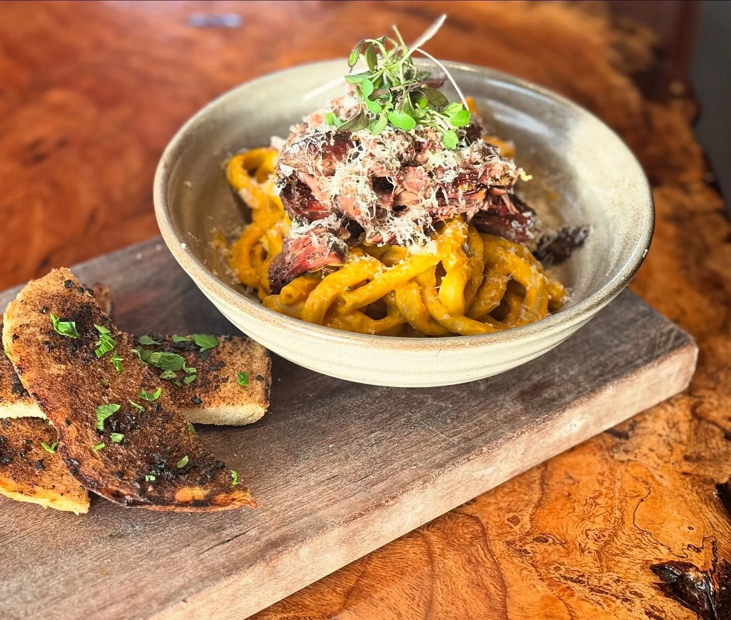 Chefs weekend feature ~ brown butter roasted pumpkin ragu, cider braised beef, bucatini noodles from Raduno, fresh parmesan, black garlic toast, toasted walnut. Pairs  lovely with Jack Pine hard cider by @virtuecider 

@cidercraftmag #ciderpairing #h