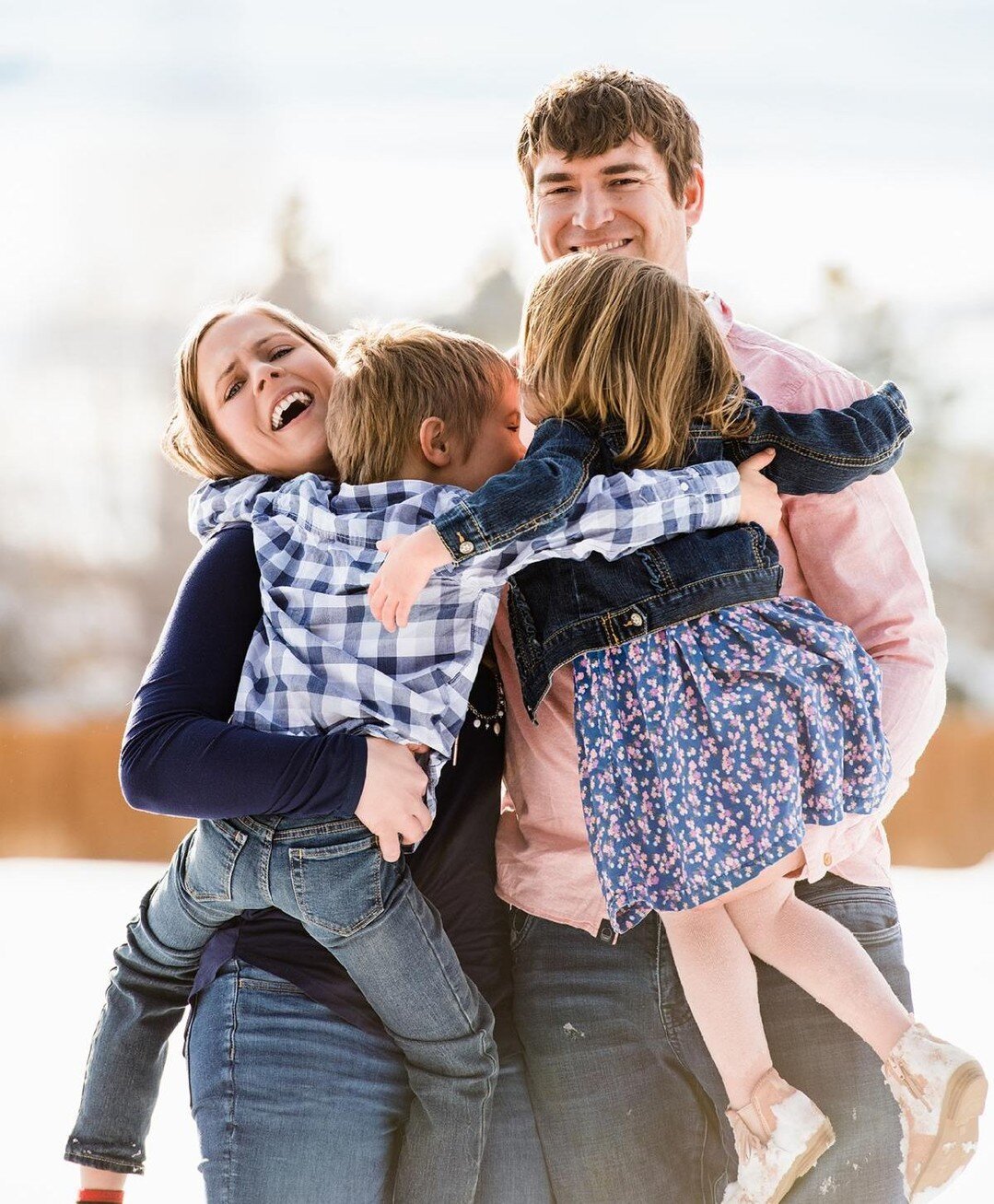 Winter family photos are so snuggly 🥰

#family photos #familyphotography #boulderphotographer #coloradophotographer #ckpportraits