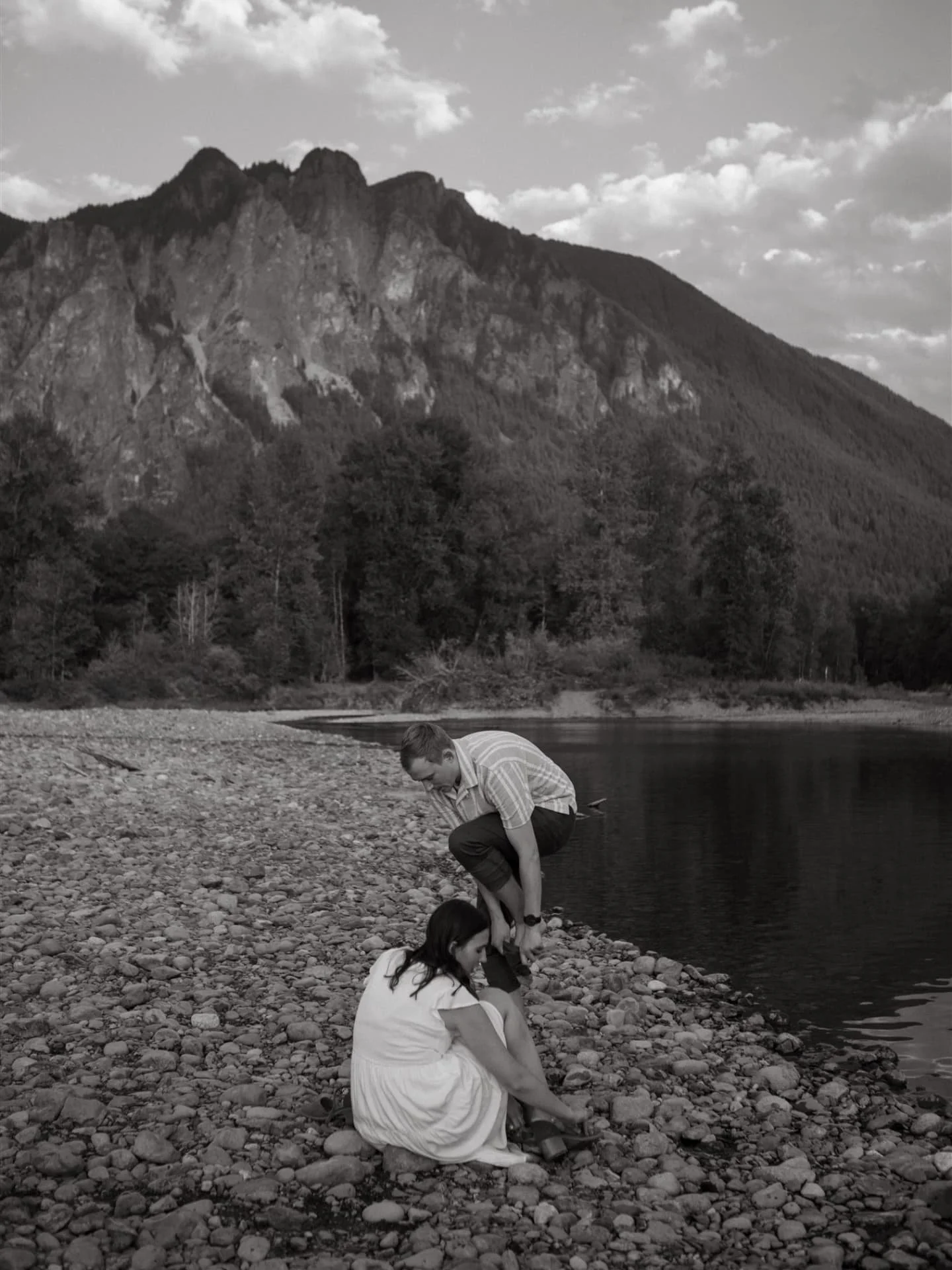 Their love brought them to the mountains, and in just a few weeks, it will bring them back home to the midwest ✨️

I can't believe it's been nearly a year since I flew out to Washington for these 💚 Now the countdown begins for Ashley &amp; Matt!

Ke