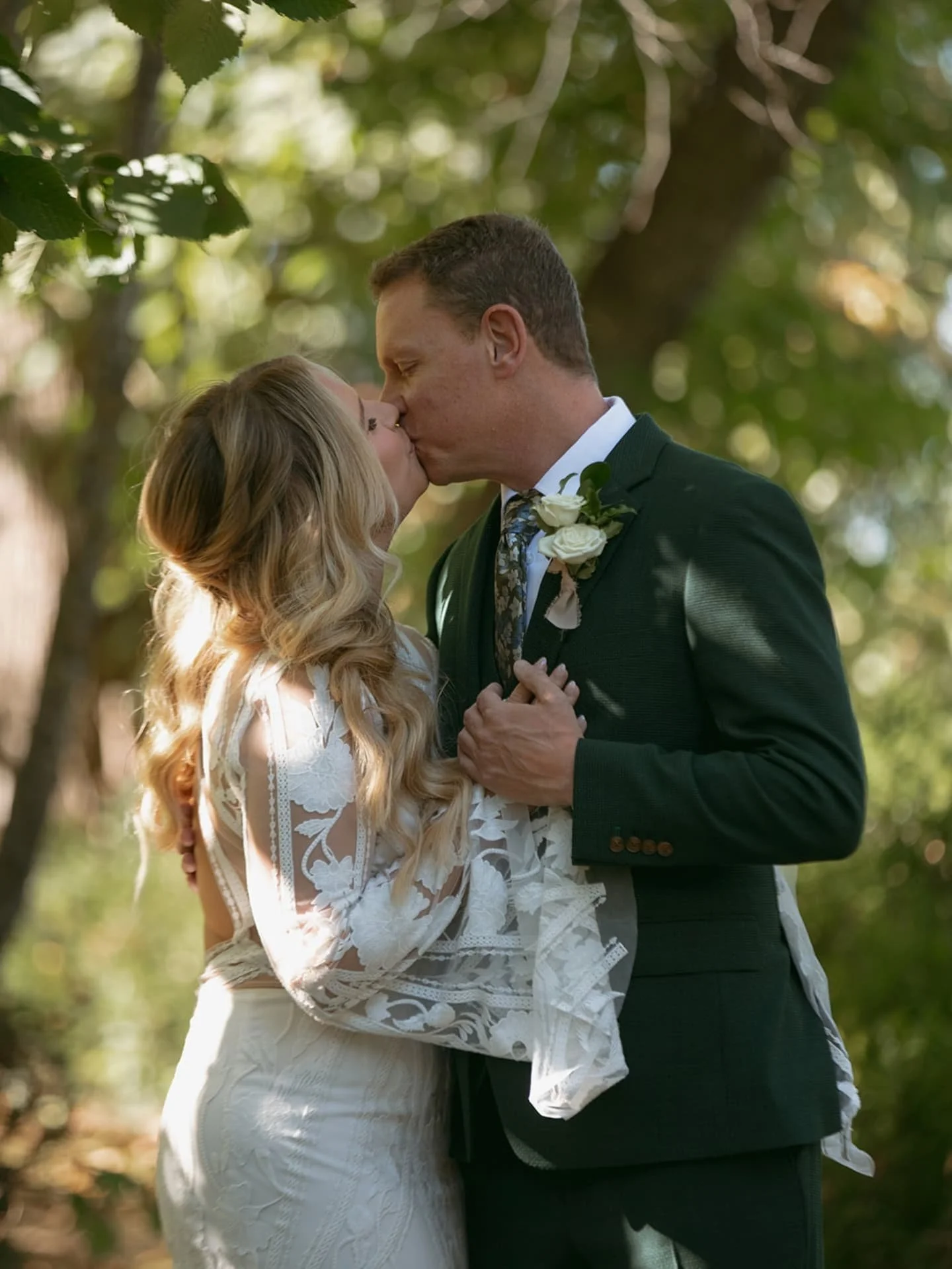 Last summer w/ Kelly &amp; Sean on their little island-sized slice of wedding heaven

Photog @krystaholdenphoto 
Second photographer @donnamillerphoto 
Venue @stoutsislandlodge
Planner @mariamangan_ 
Florals @sageandraefloralco 
Video @whaletaleweddi