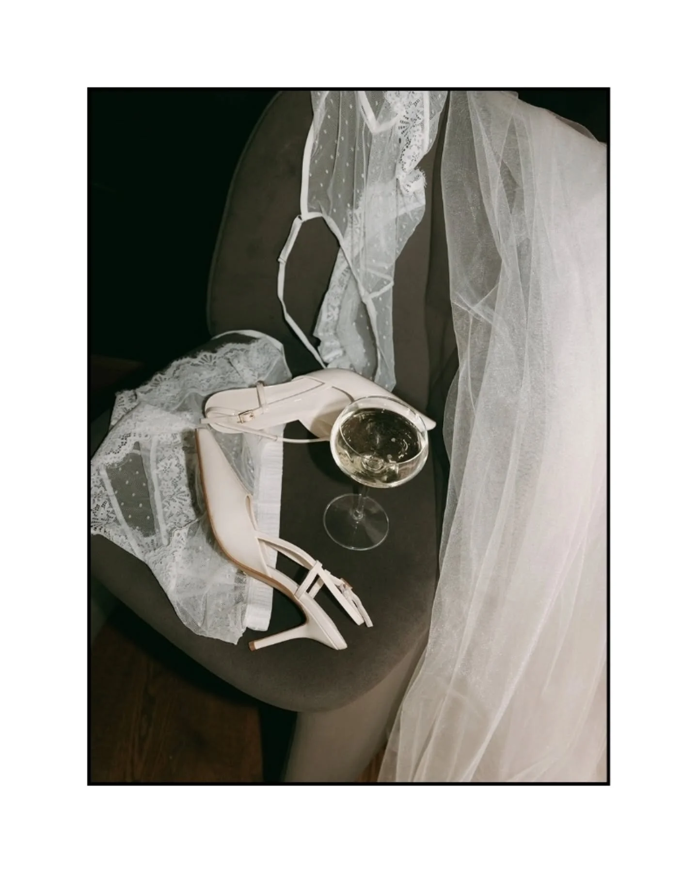 Some favorites vignettes from Allie &amp; Jesse's fall wedding at @thegibsonsocialclub last year 💕 

I'm looking forward to more weddings there this coming summer! Love that my couples bring me back to this space each and every year.