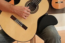 3 Soportes ergónomicos guitarra clásica — Clases de Guitarra Online