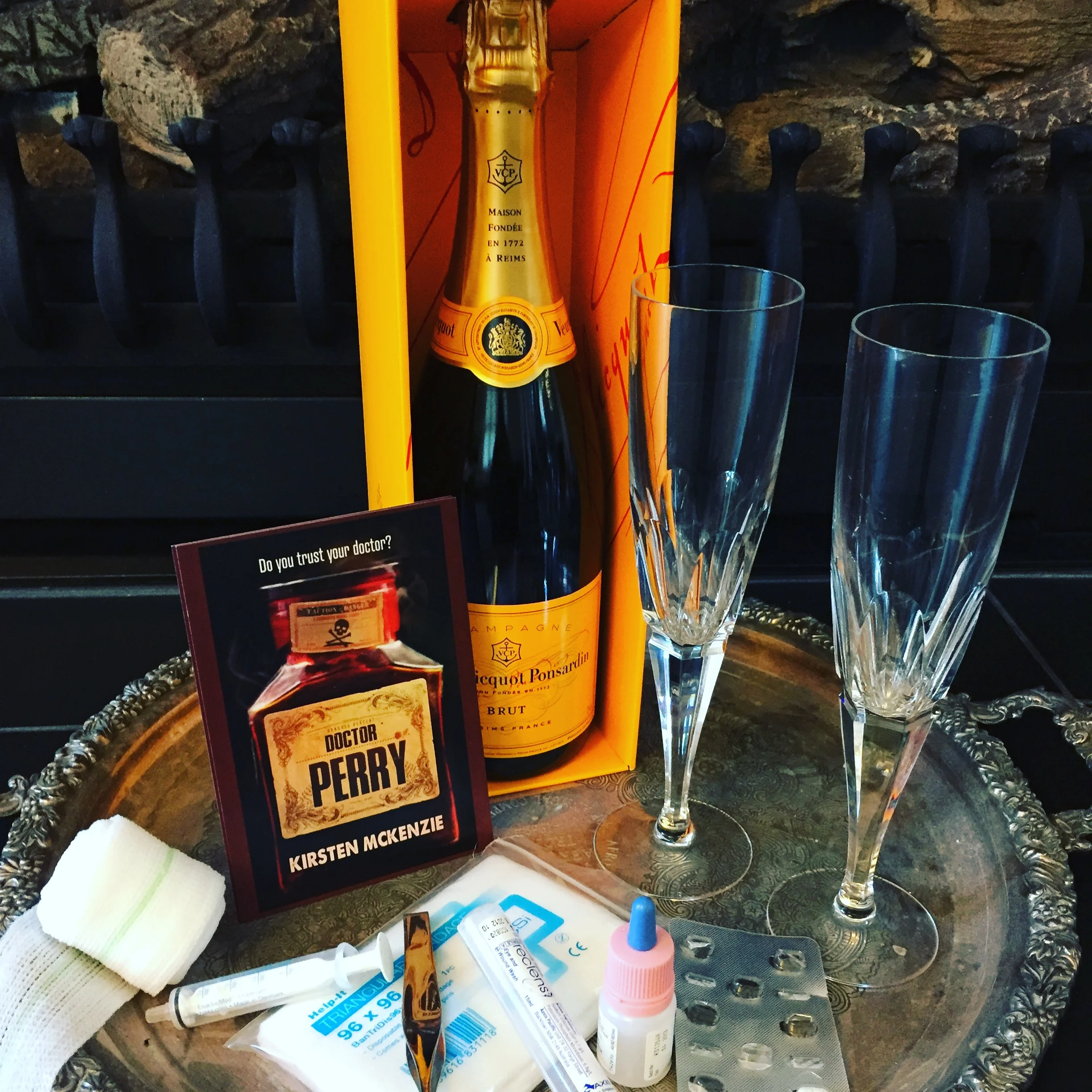 CHAMPAGNE PRESCRIBED FOR THE LAUNCH OF DOCTOR PERRY