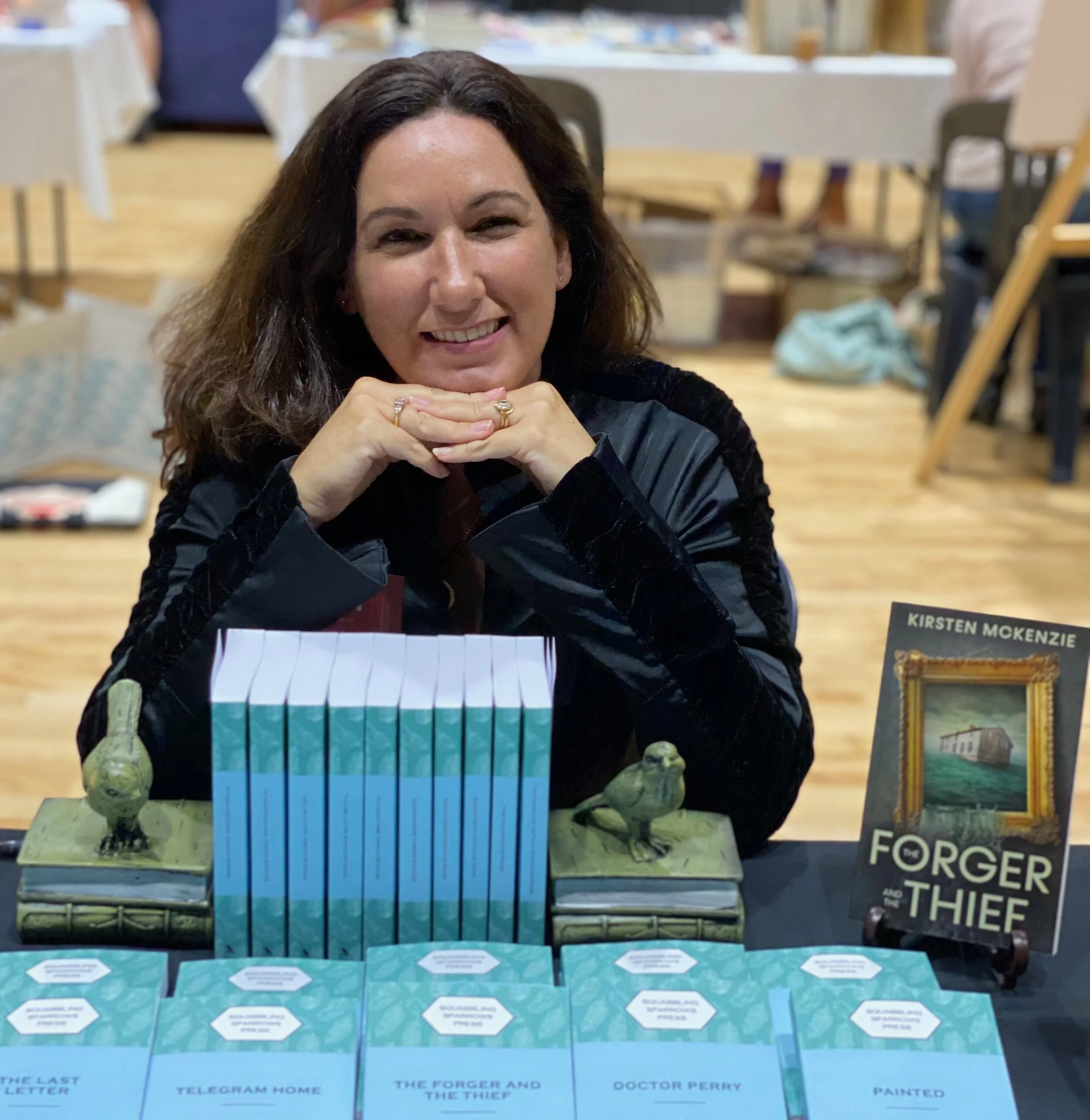 HANDS UP WHO WANTS TO MEET ME?