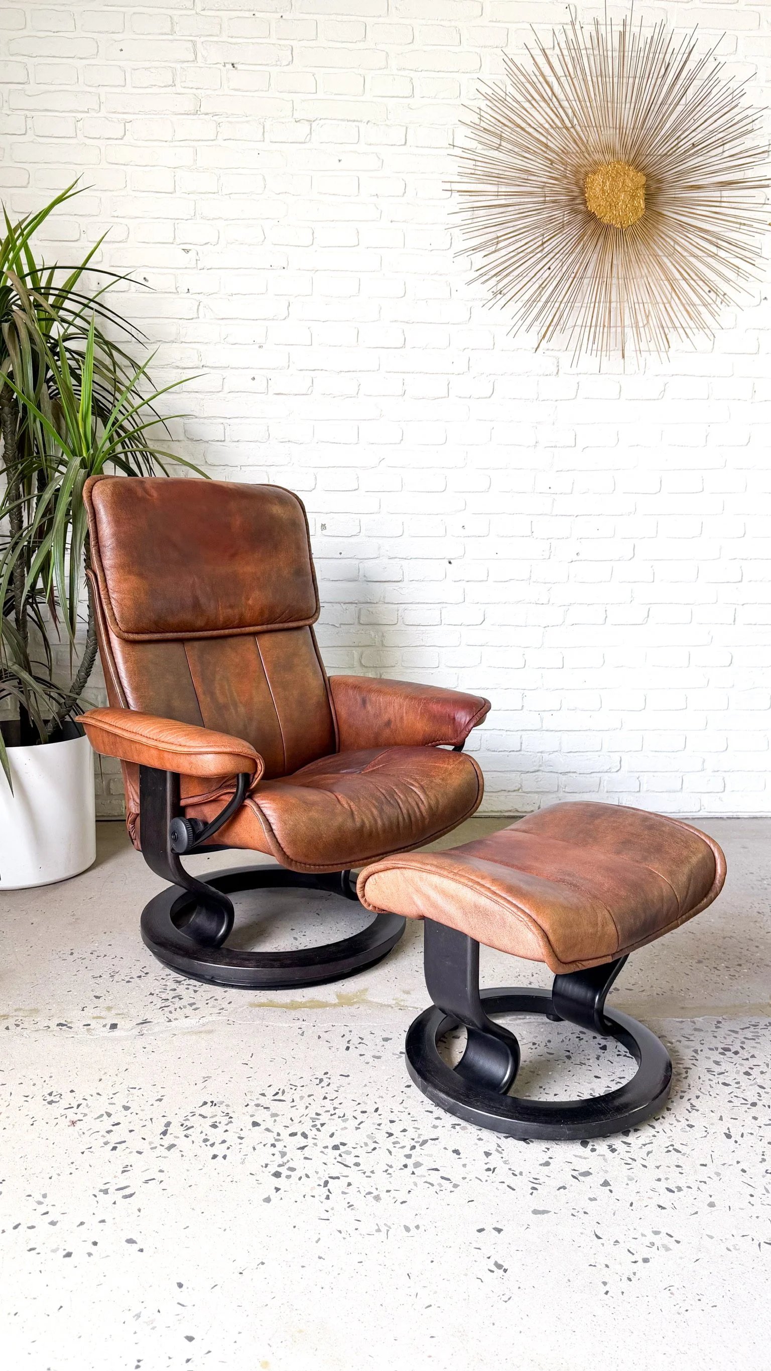 Ekornes Stressless Lounge Chair Pair10.jpg