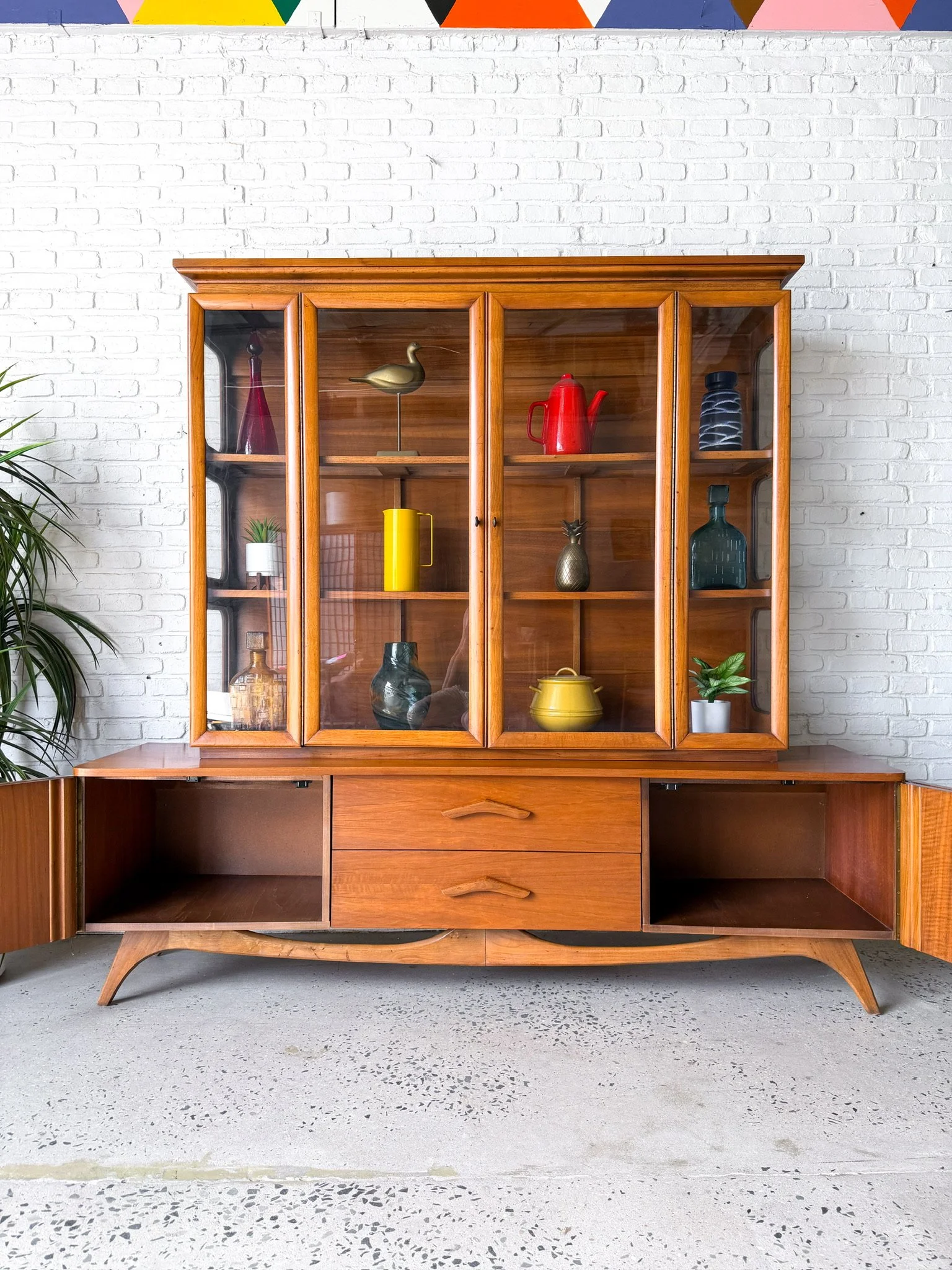 Curved Front Credenza with Hutch Top9.jpg