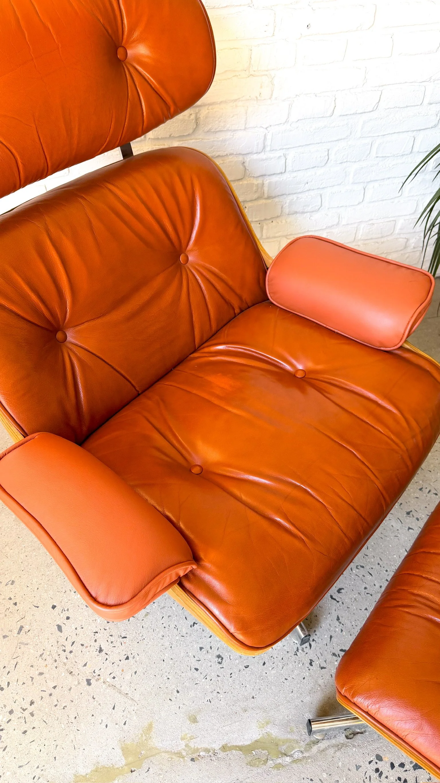 Italian Leather Lounge Chair3.jpg