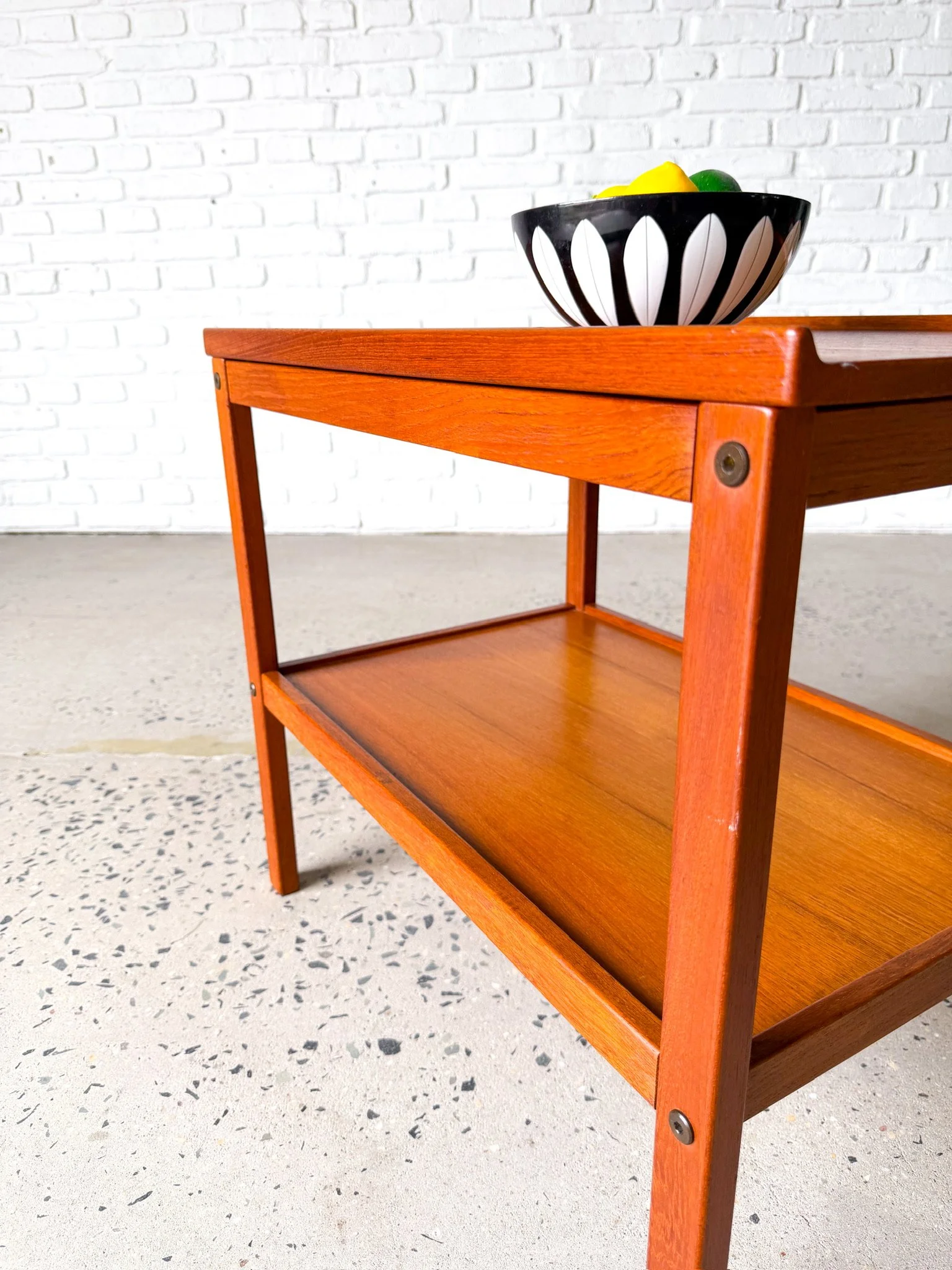 Removable Tray Top Side Table6.jpg