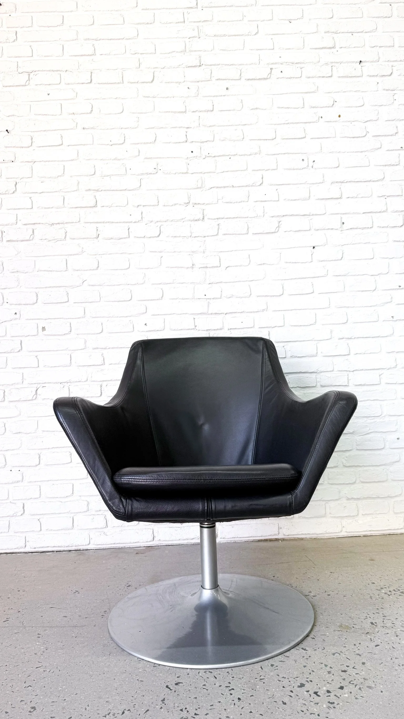 Bolia Leather Lounge Chair9.JPG