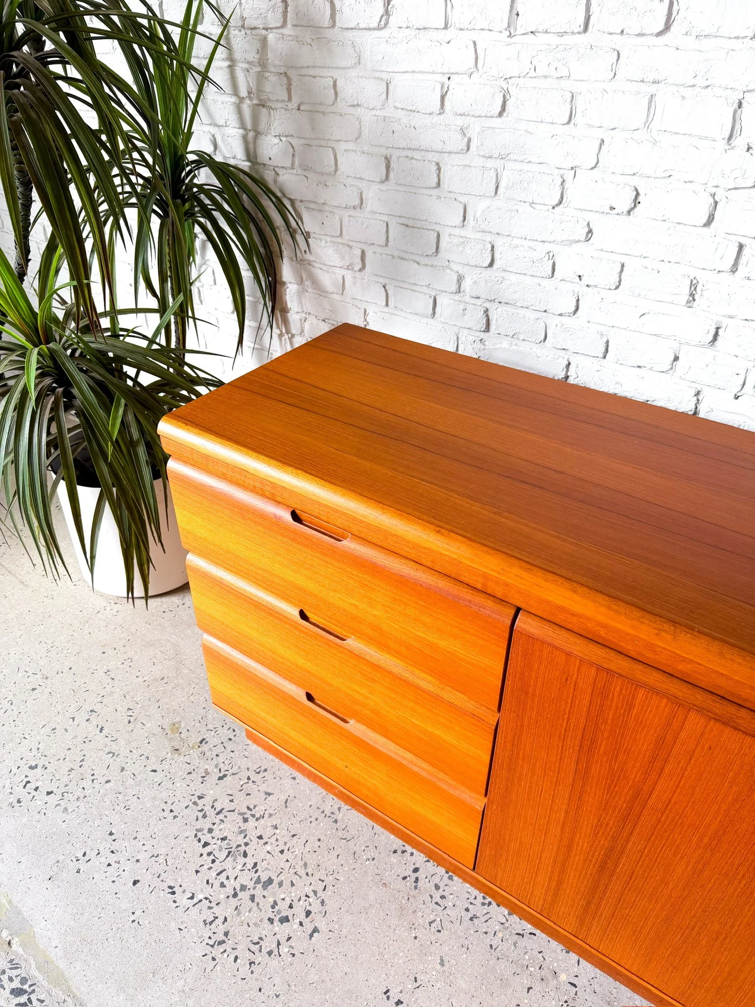Teak Low Dresser12.jpg