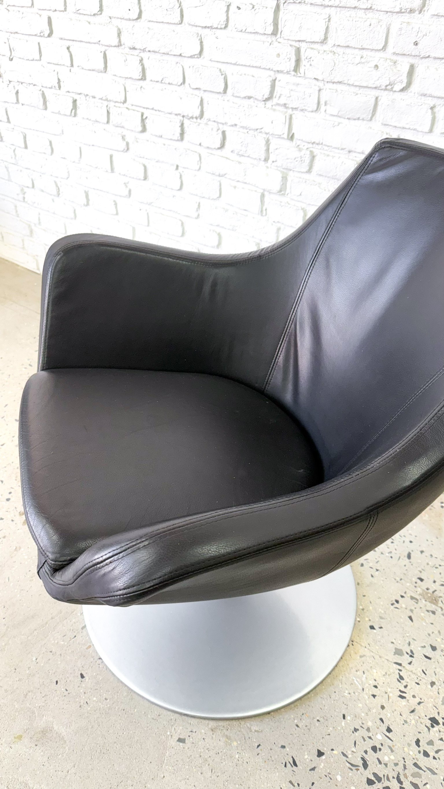 Bolia Leather Lounge Chair5.JPG