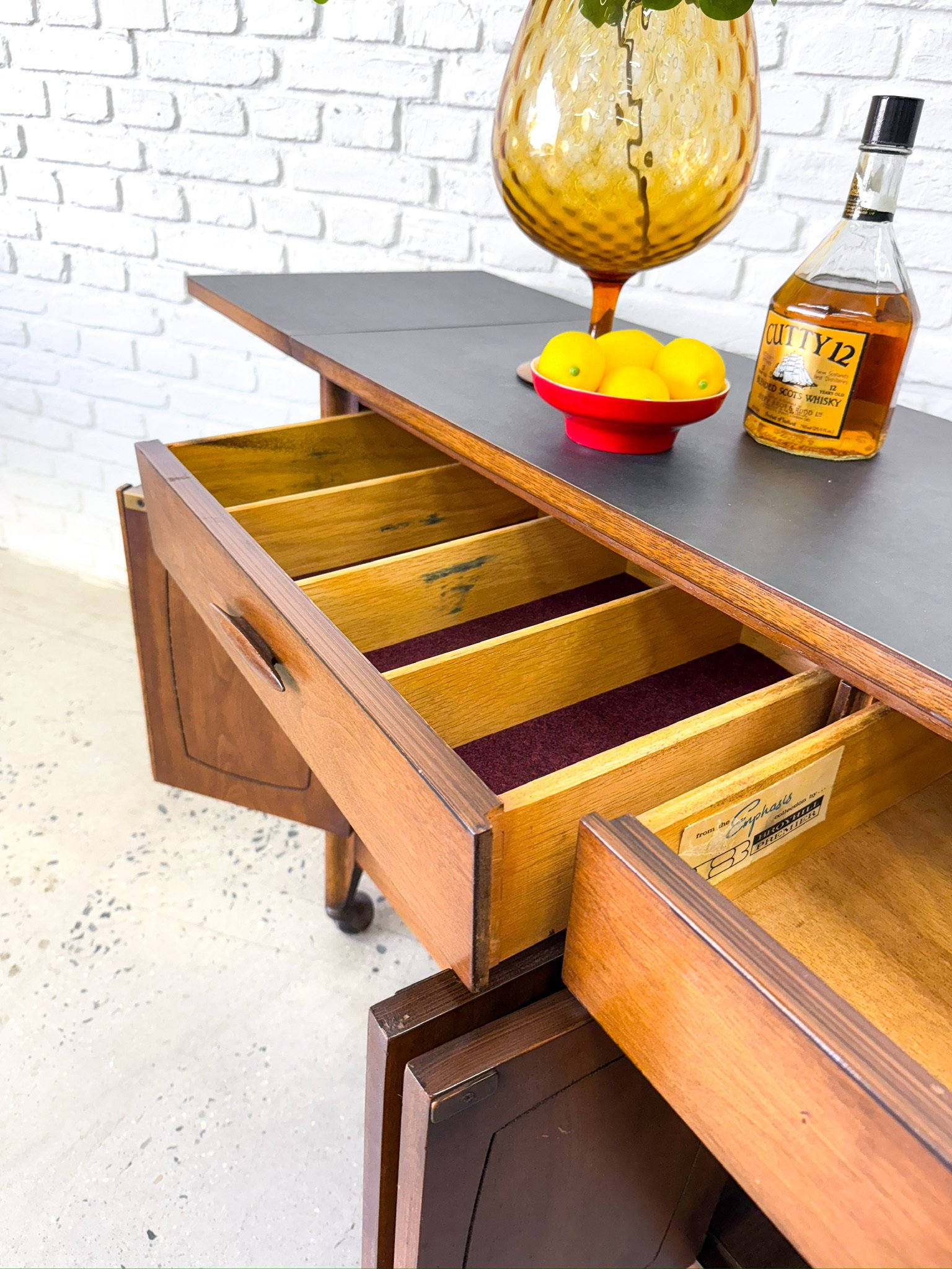 Broyhill Emphasis Bar Cart3.JPG