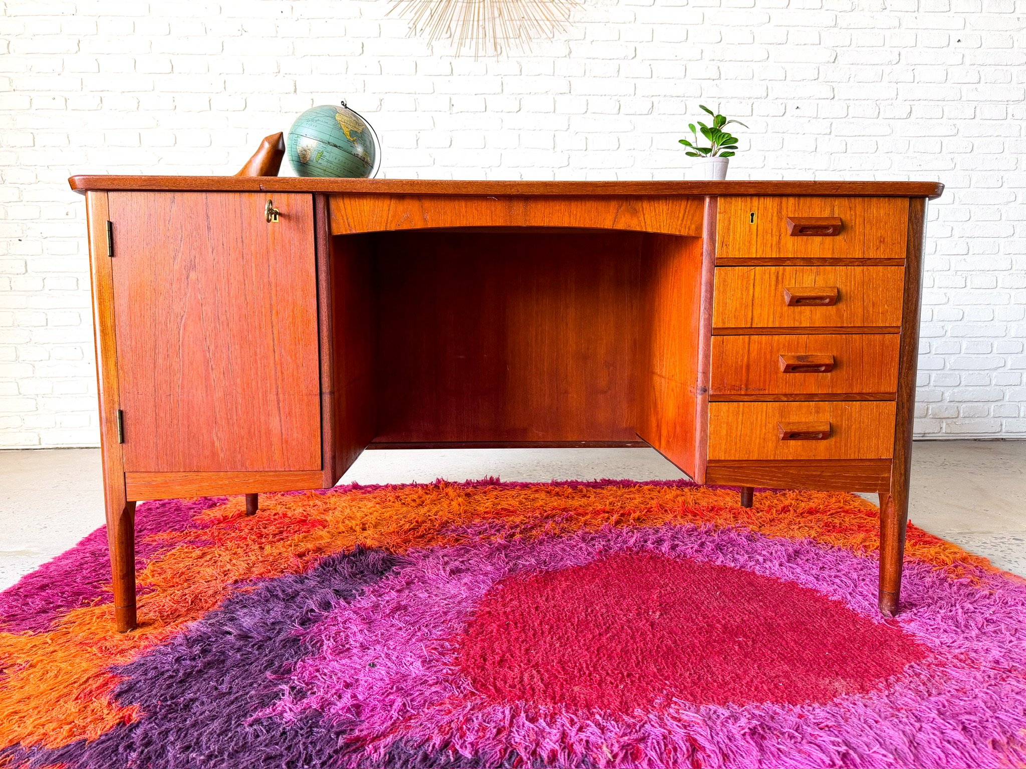 SVEND AAGE MADSEN STYLE DANISH TEAK DESK 1960S3.jpg