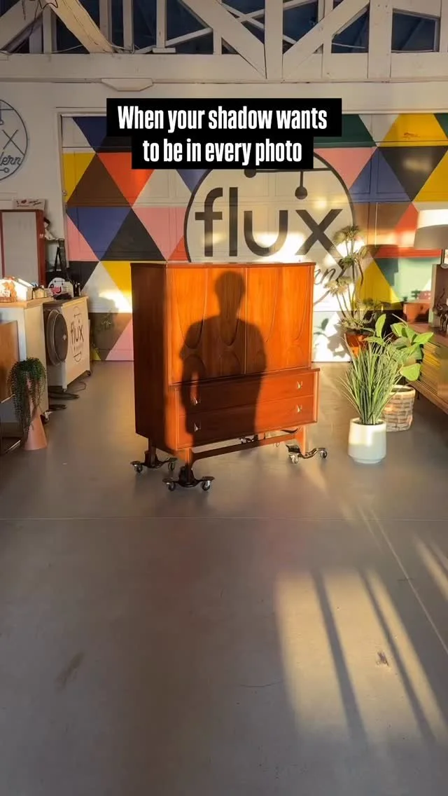 Sometimes you gotta just 🤘🏼and 🤙🏽
#Asburypark #asburyparknj #greetingsfromasburypark #fluxmodern #design #nyc #jerseycity #midcentury #moderndesign #midcenturymodern #vintagefurniture #furniturerestoration #restoration #midcenturyfurniture #mid