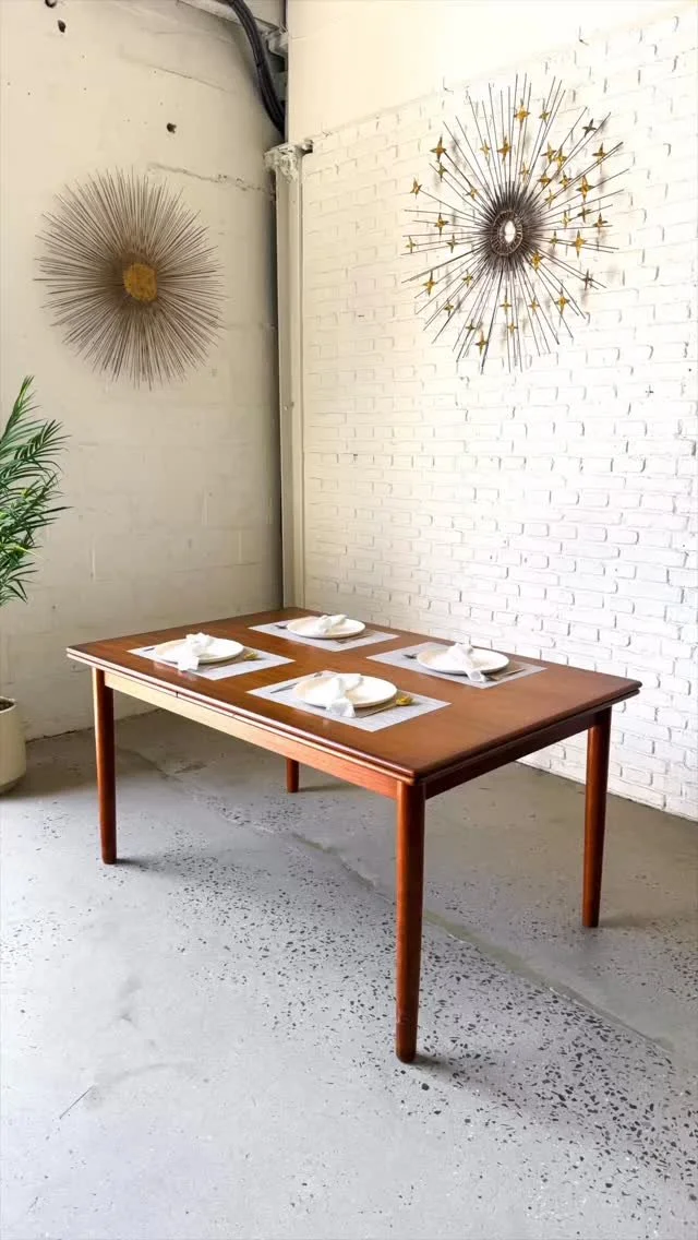 💥DETAILS💥👇🏽
Go from seating 4, to seating 8, in a matter of seconds.
Danish modern extension table in teak, circa 1960s.
$2000
57.25” closed (104” open) x 37.5” x 29” tall
#Asburypark #asburyparknj #greetingsfromasb