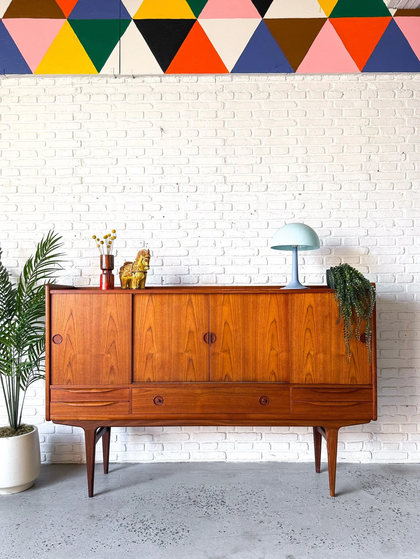 When quality mattered. (And also design, function, and style 😂)

Teak sideboard, Made in Denmark circa 1960s. Designed by Johannes Andersen for Uldum Mobelfabrik.

74.5&rdquo; wide x 17&rdquo; deep x 48.25&rdquo; tall

$3200

#Asburypark #asburypark