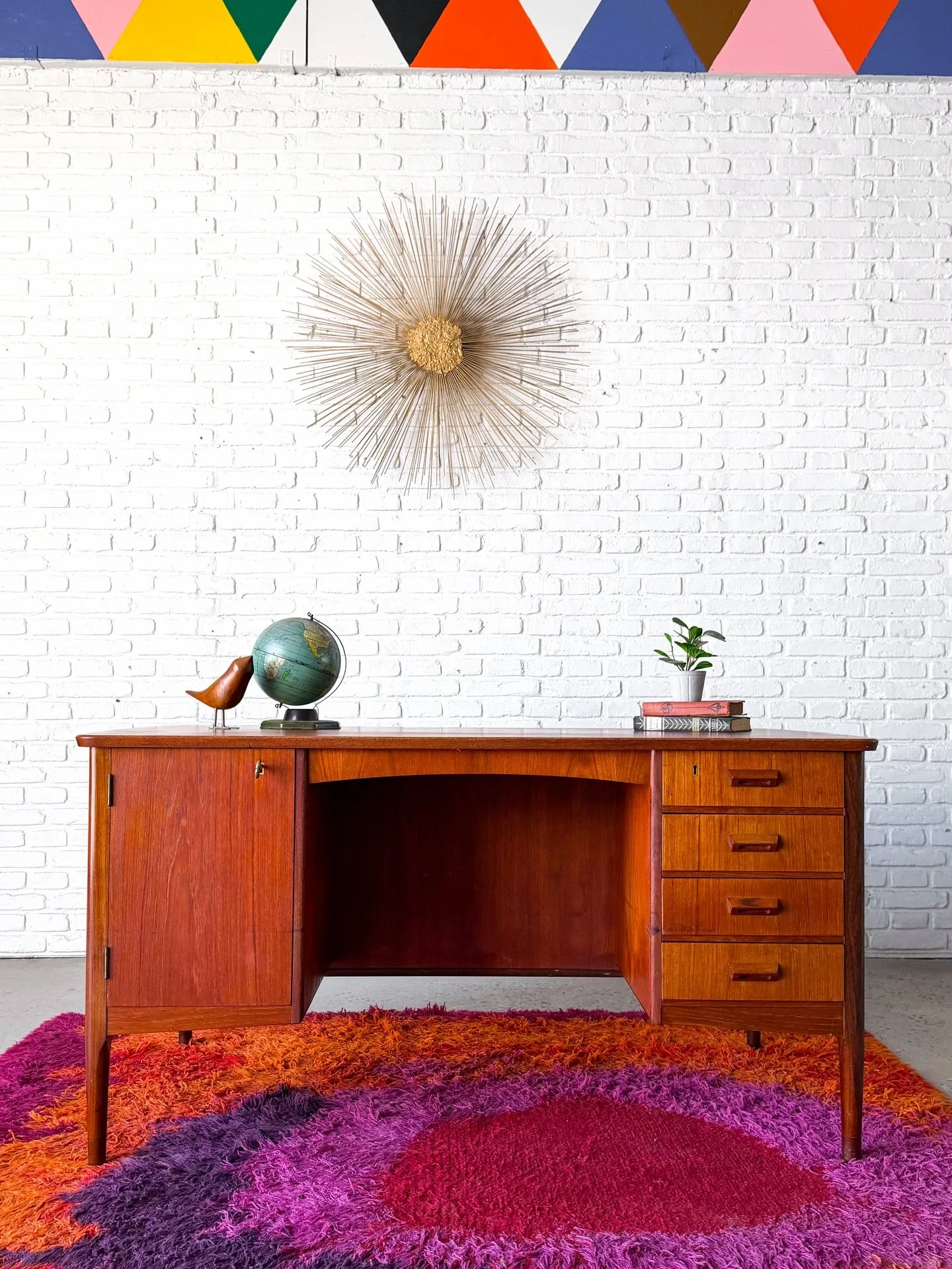 Perfect sized teak desk, with a bookcase on the reverse side so you can float it in the room. 

Made in Denmark in the 1960s. Good original condition, key included. 

H 29&rdquo; x W 57&rdquo; x D 29.75&rdquo;

$1850

#danishmodern #svendaagemadsen #