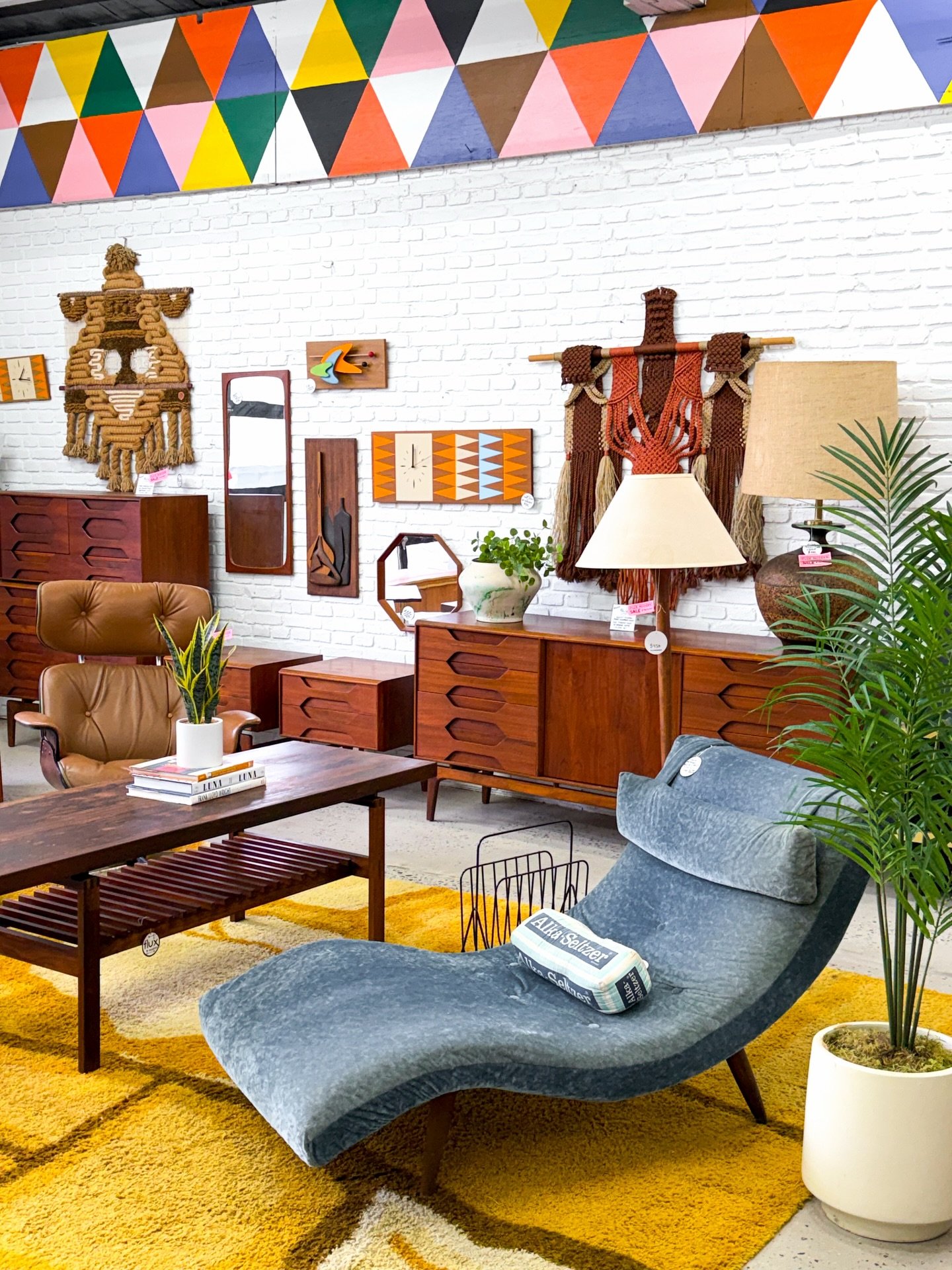 Flux Modern Warehouse Sale
Sat &amp; Sun
11-3pm

📍 82 s main st ocean grove nj 📍 

Sometimes both google and Apple Maps still give our old address 🙄 so just type the address in to be 100%.

See ya there! 👋🏼 

#fluxmodern #warehousesale #midcentu