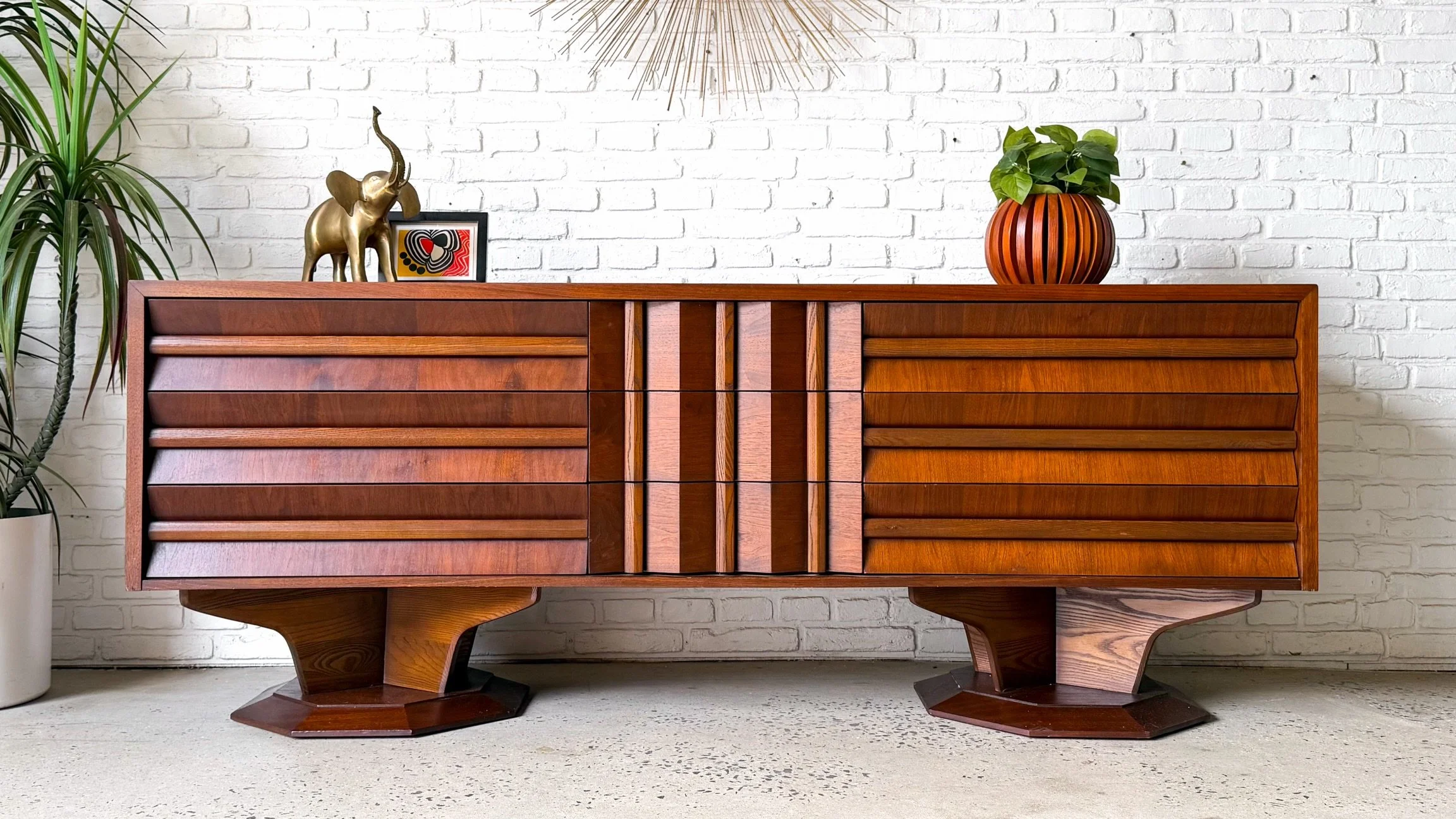 Absolutely mind-blowing walnut lowboy dresser/credenza with that crazy double pedestal base. Made in Canada in 1971 by Tobago Furniture. Just wow. 🤯 

In good original vintage condition. Of course we cleaned it up and made sure all the drawers work 