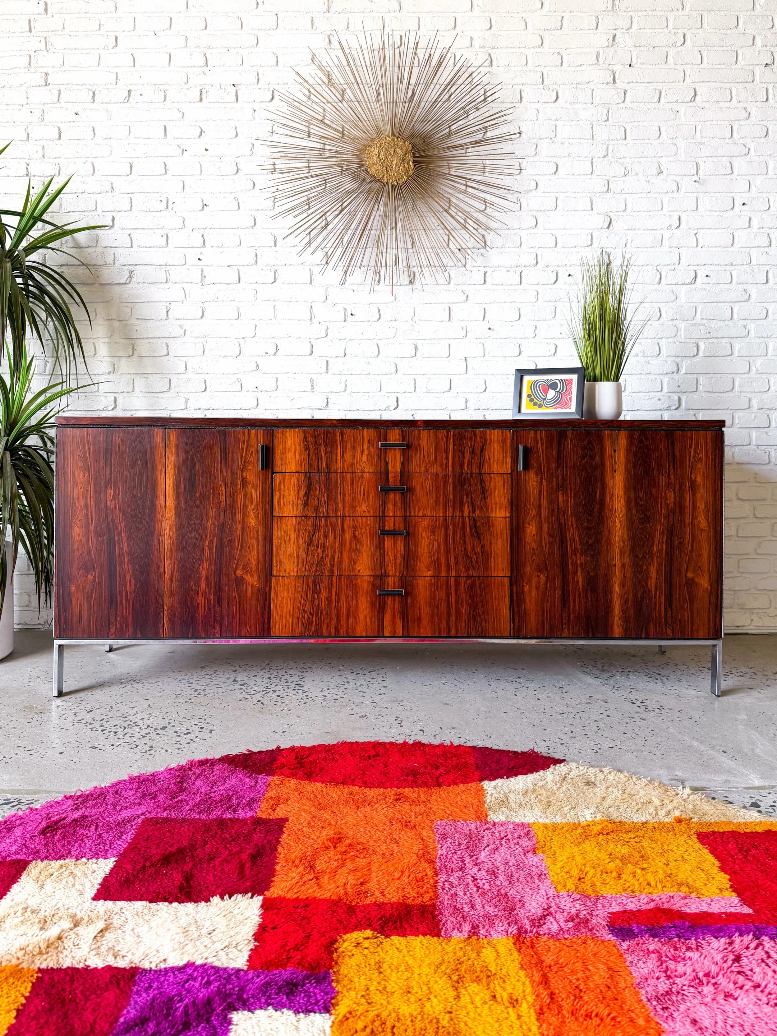 New credenza/storage arrivals. See anything you like? 

#midcenturycredenza #midcenturystorage #midcenturyshop #midcenturyfurniture