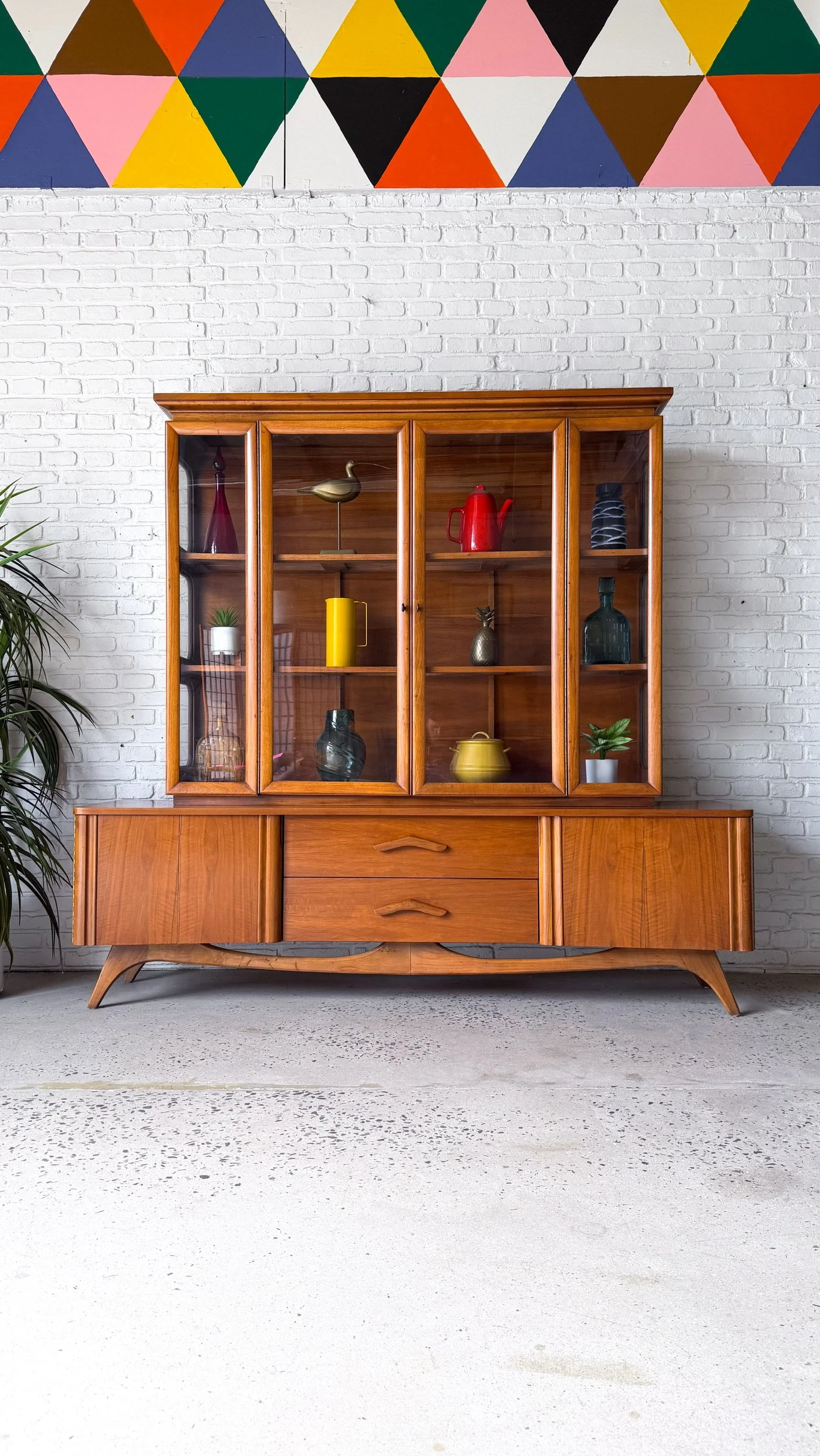 Curved Front Credenza with Hutch Top3.jpg