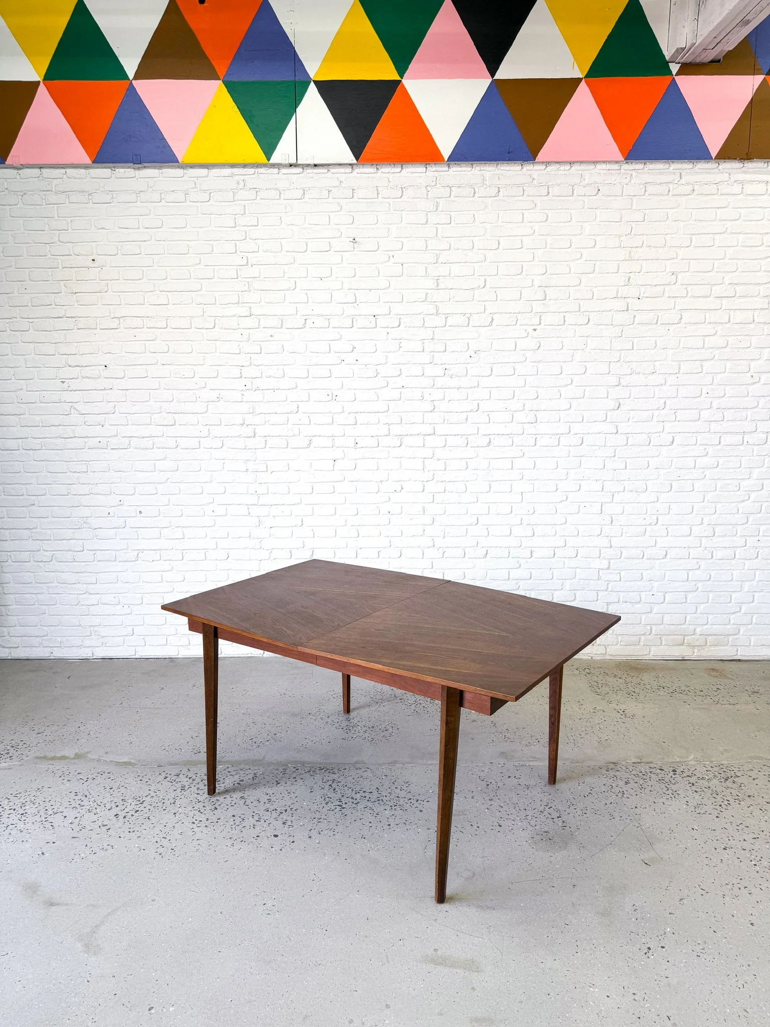 American of Martinsville Dining Table with two leaves16.JPG