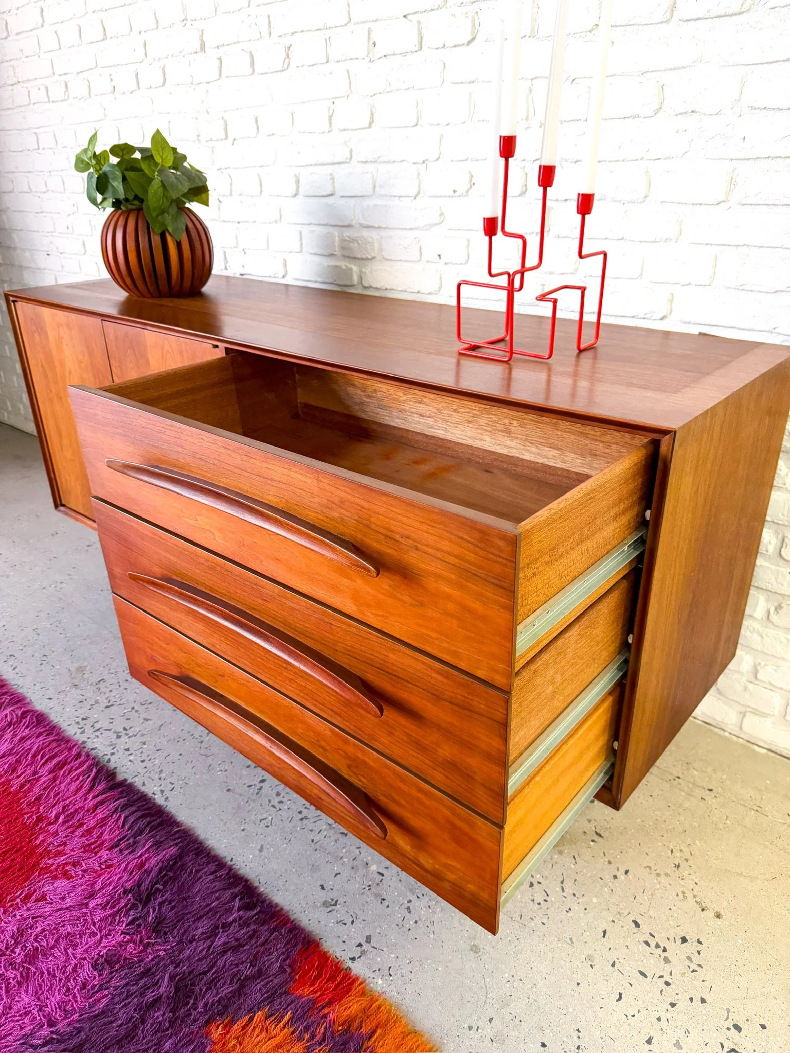 Mid Century Walnut Credenza10.jpg