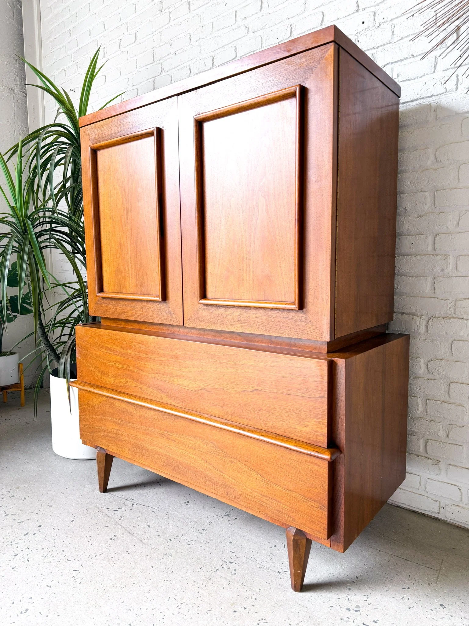 American of Martinsville Walnut Bedroom Set 4.jpg