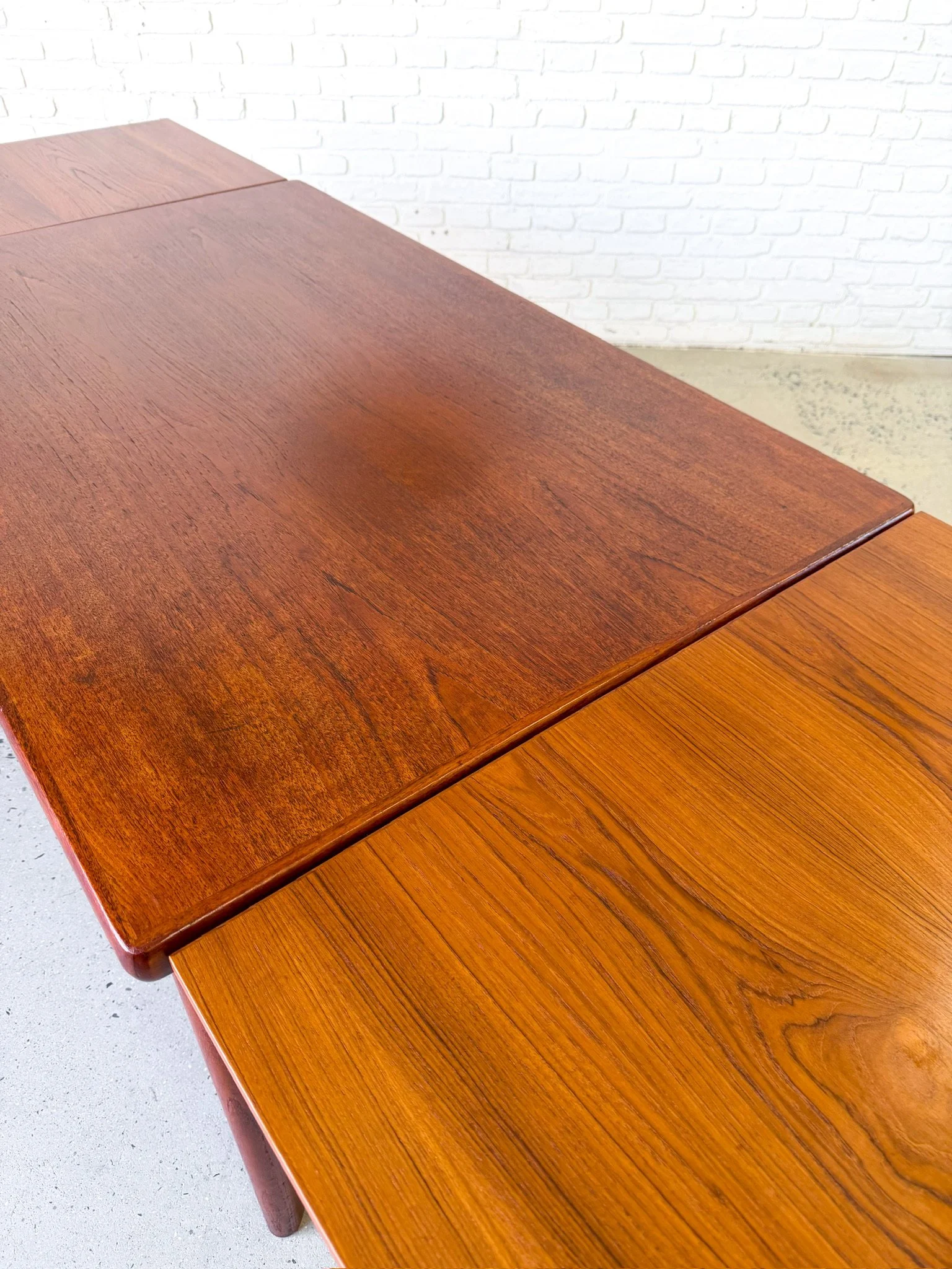 HENNING KJAERNULF TEAK EXPANDING DINING TABLE3.jpg
