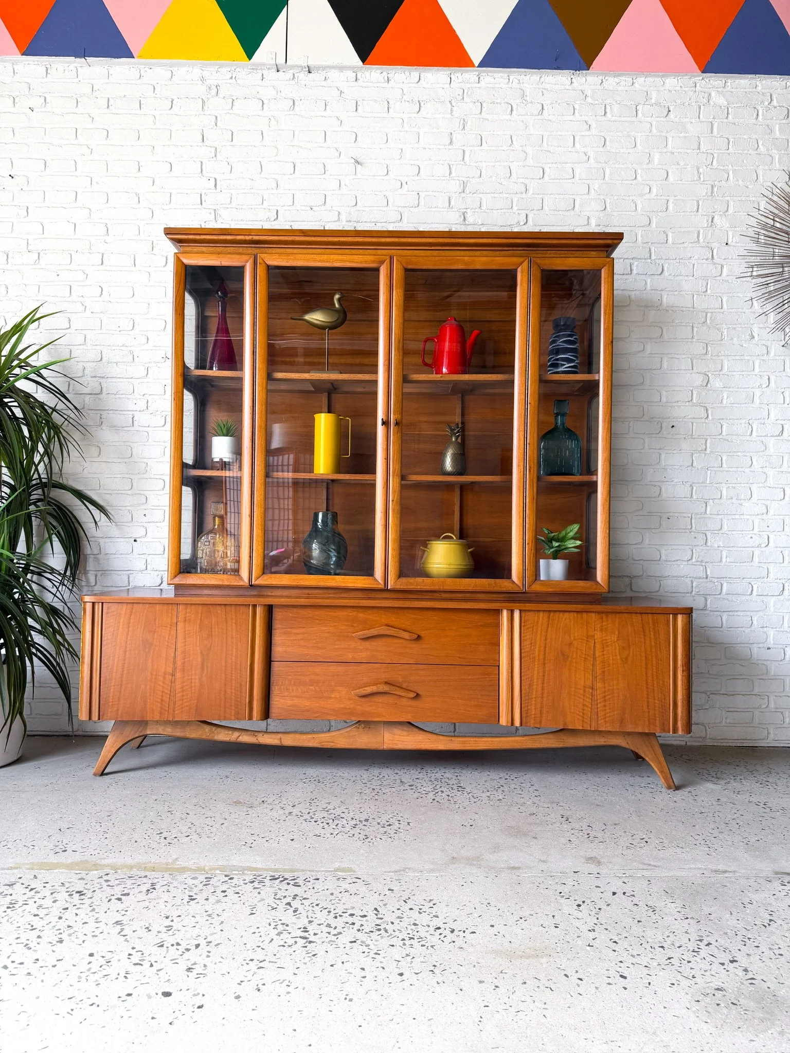 Curved Front Credenza with Hutch Top2.jpg