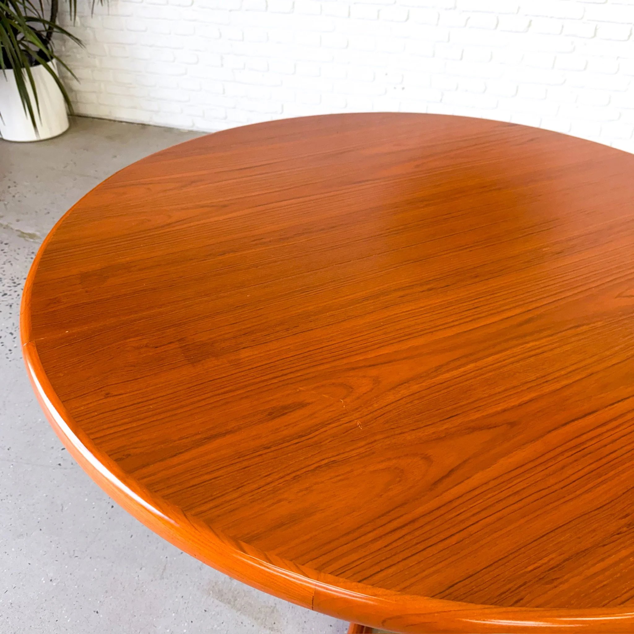 Danish Modern Circular Dining Table with Two Leaves7.jpg