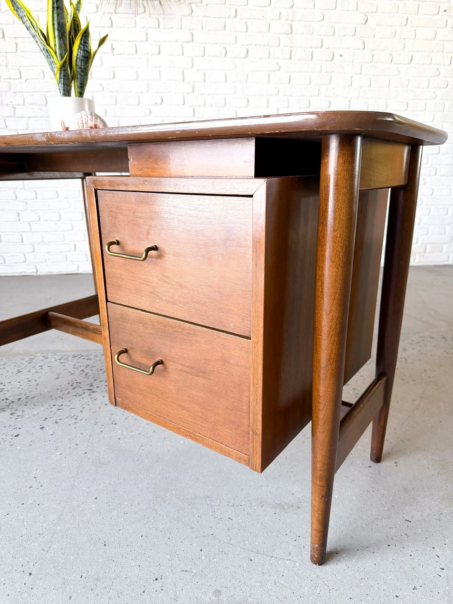 Drexel Dania Small Desk3.jpg