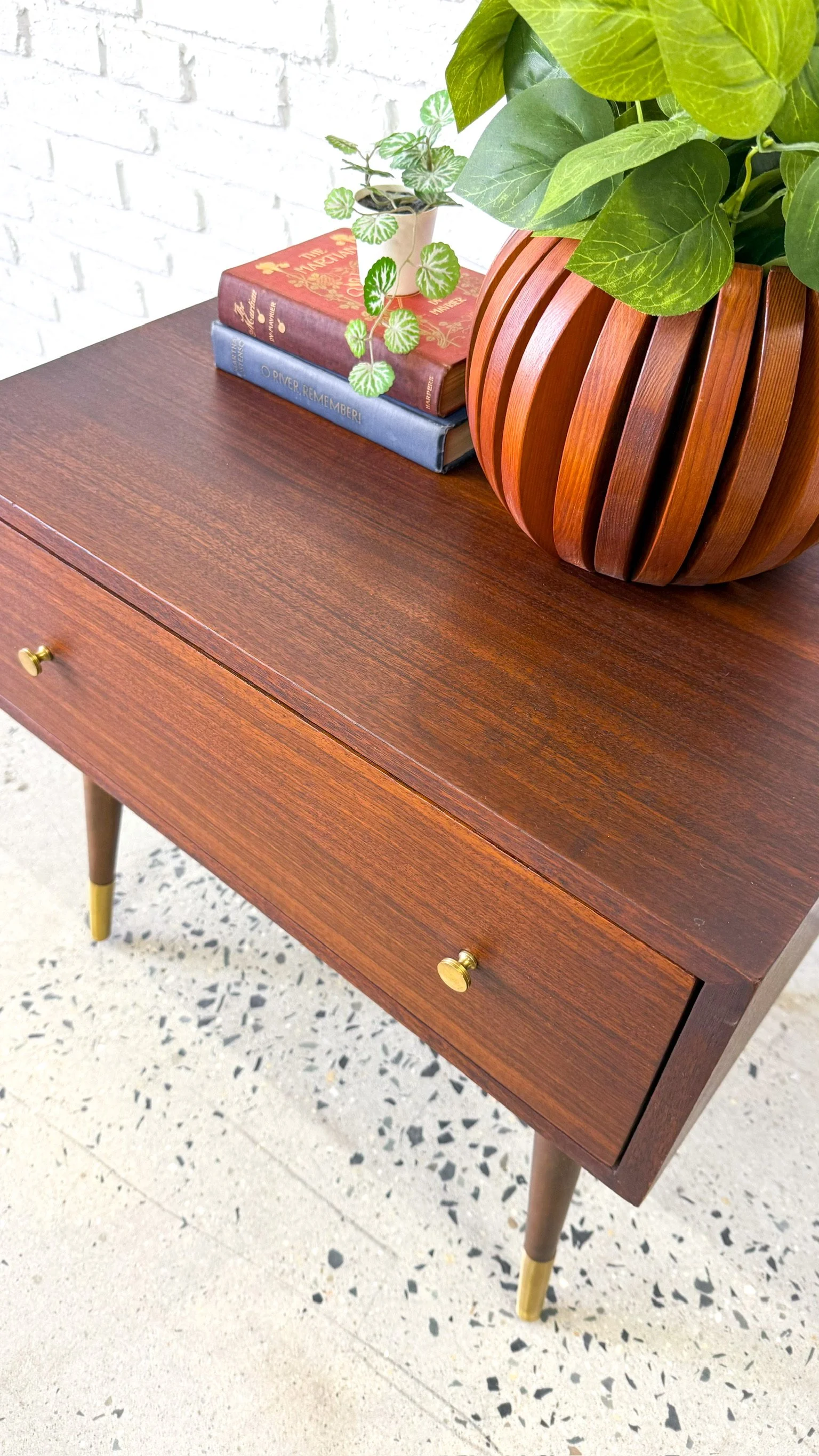Walnut Side Table with Drawer5.JPG