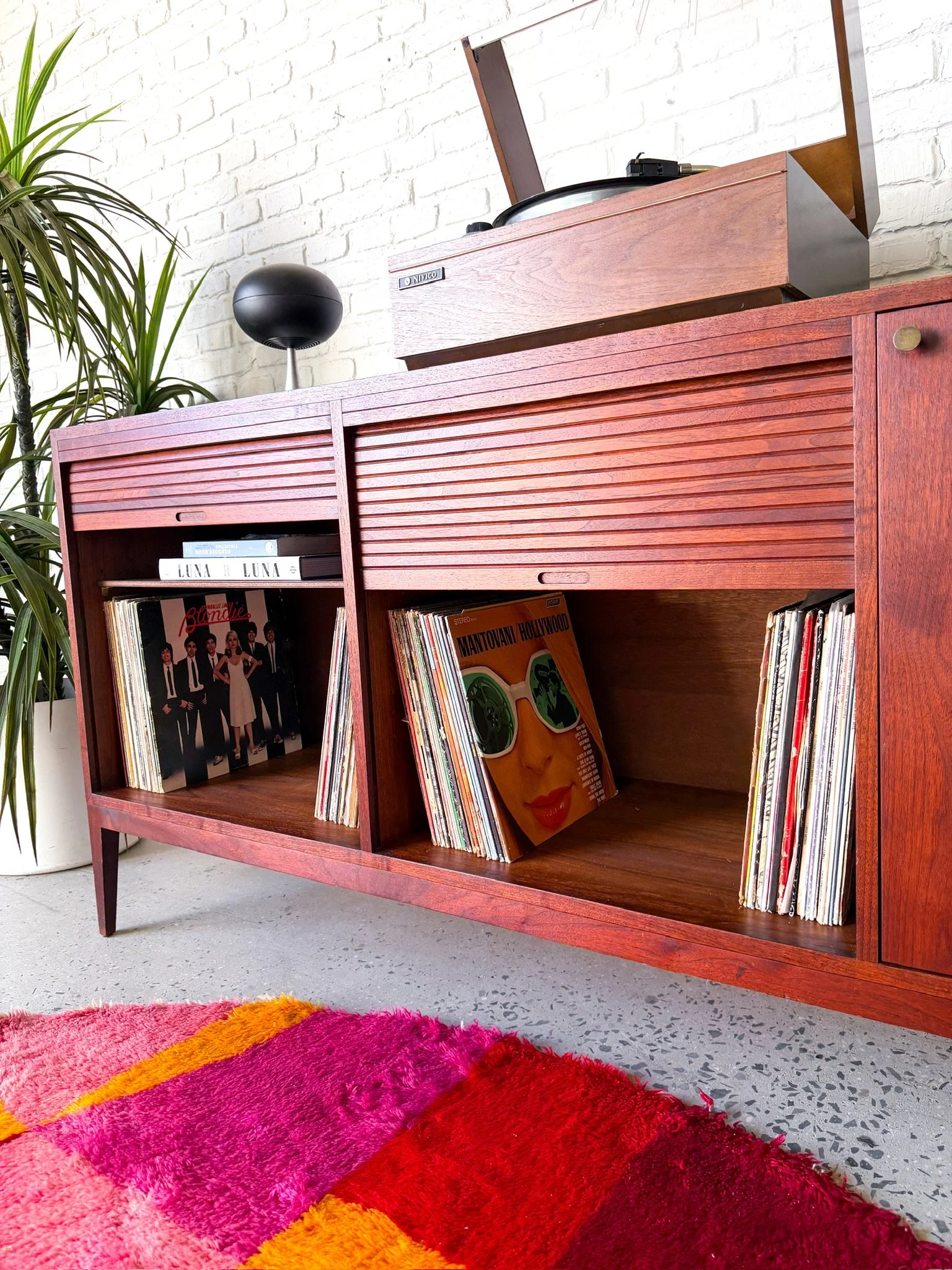 Oiled Walnut Credenza circa 1960s18.jpg