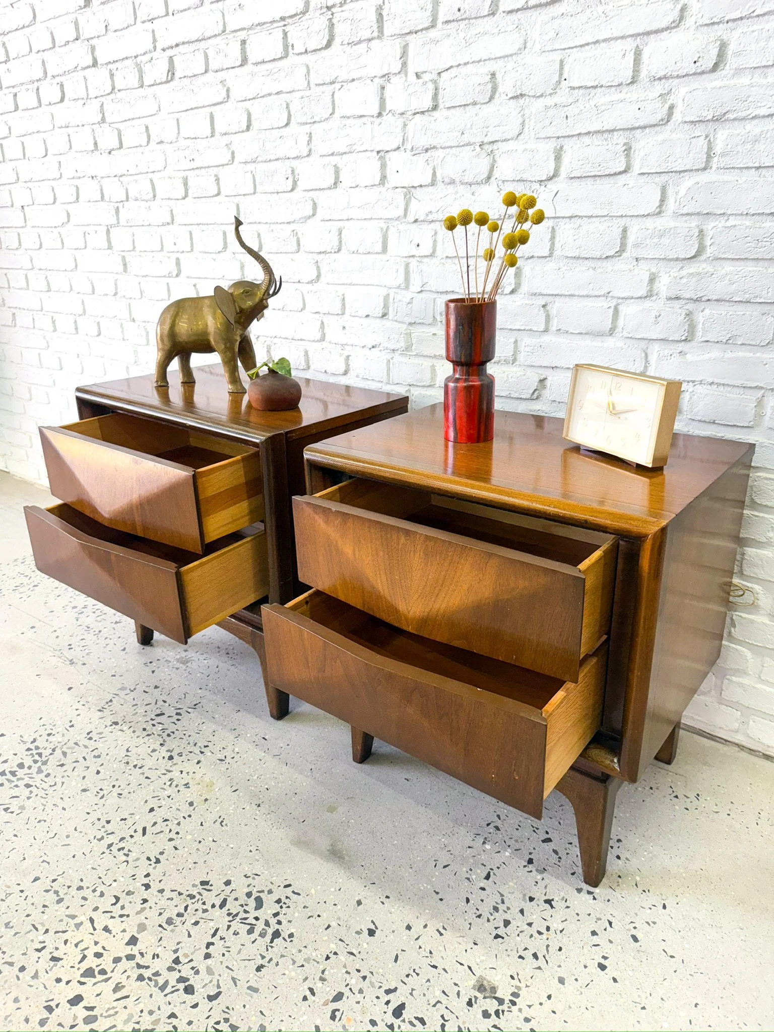 Diamond Front Bedroom Set13.JPG