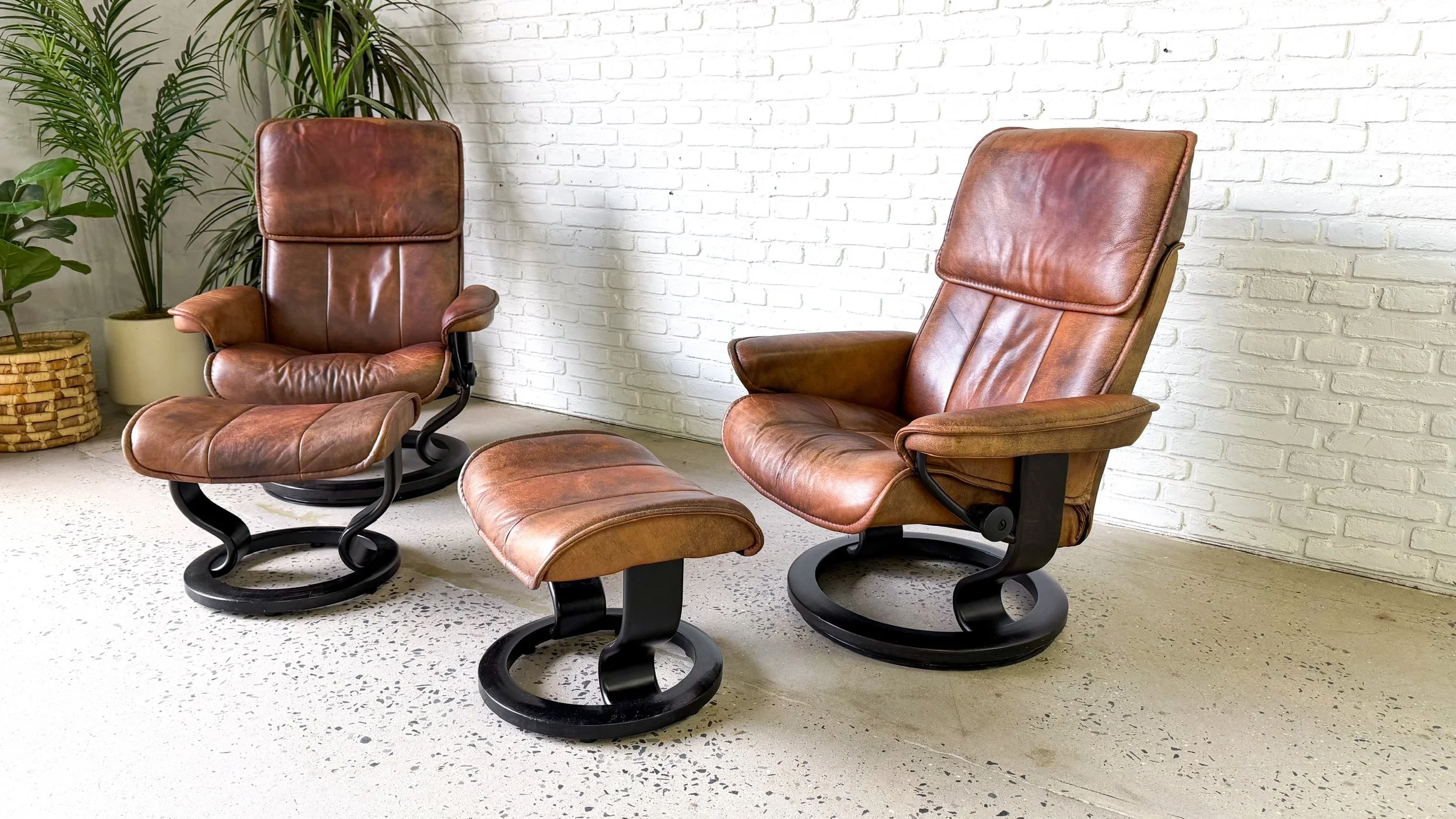 Ekornes Stressless Lounge Chair Pair5.jpg