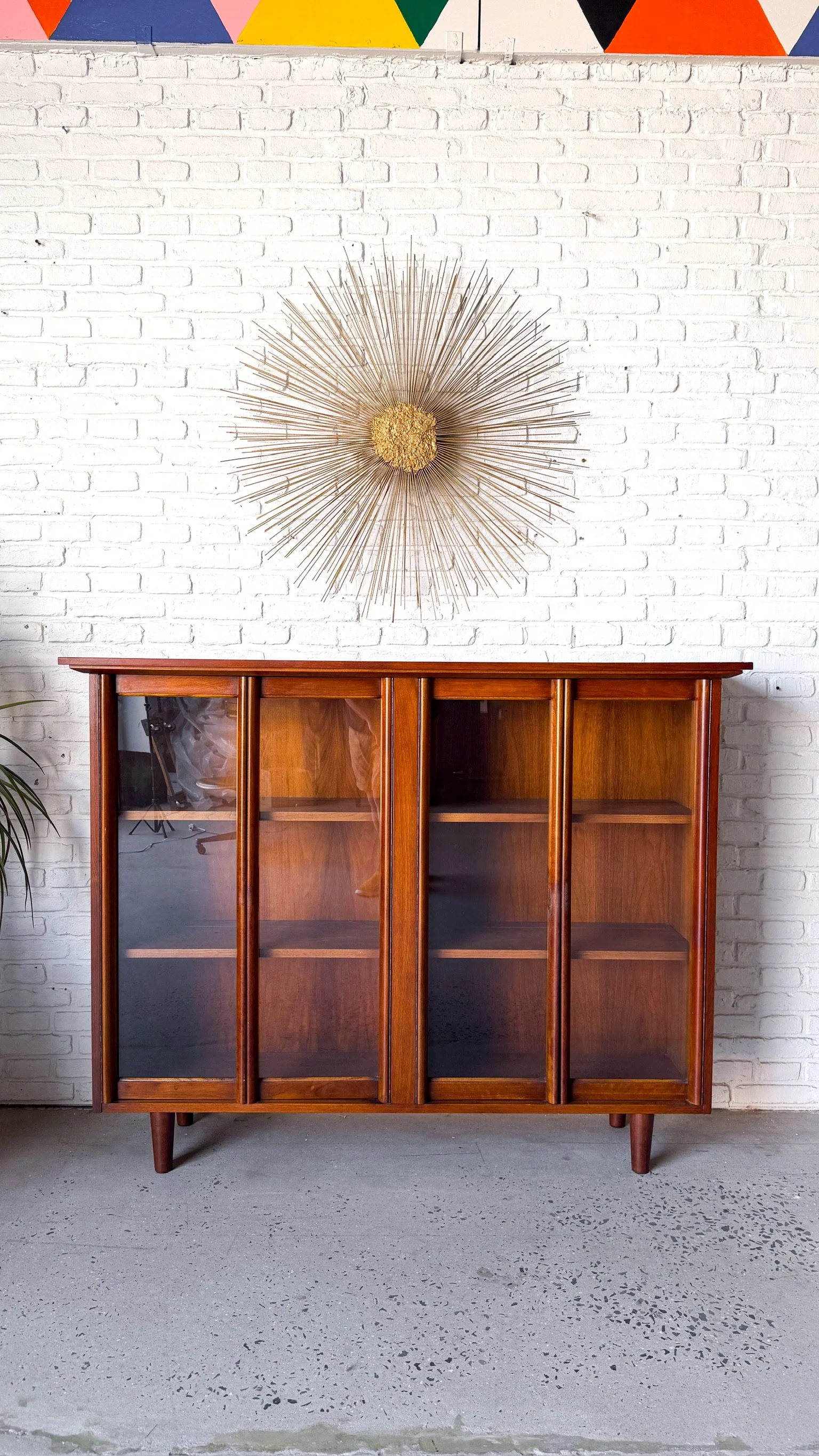 American Of Martinsville Curio Cabinet1.jpg