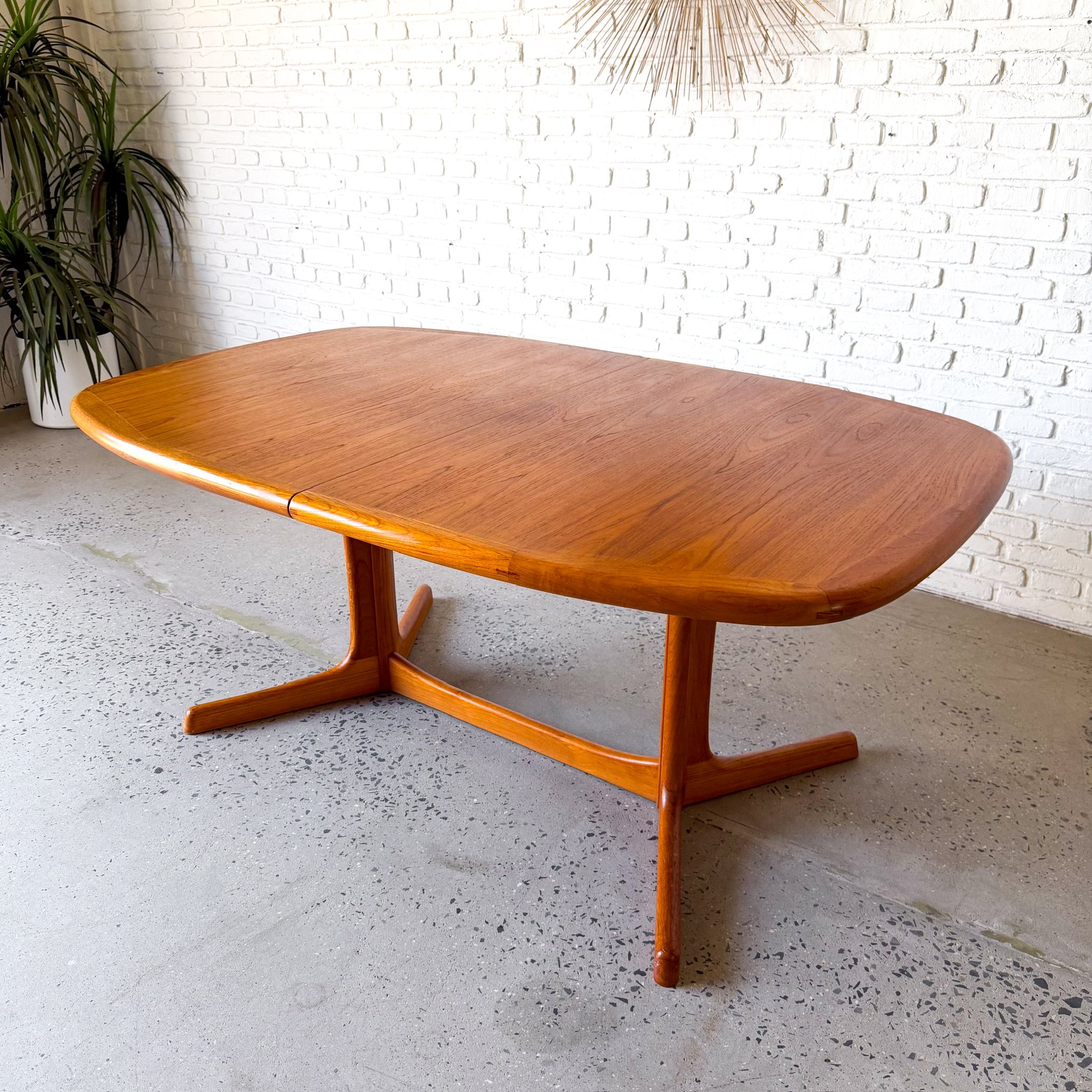 Teak dining table with 2 leaves by Dyrlund Denmark17.jpg