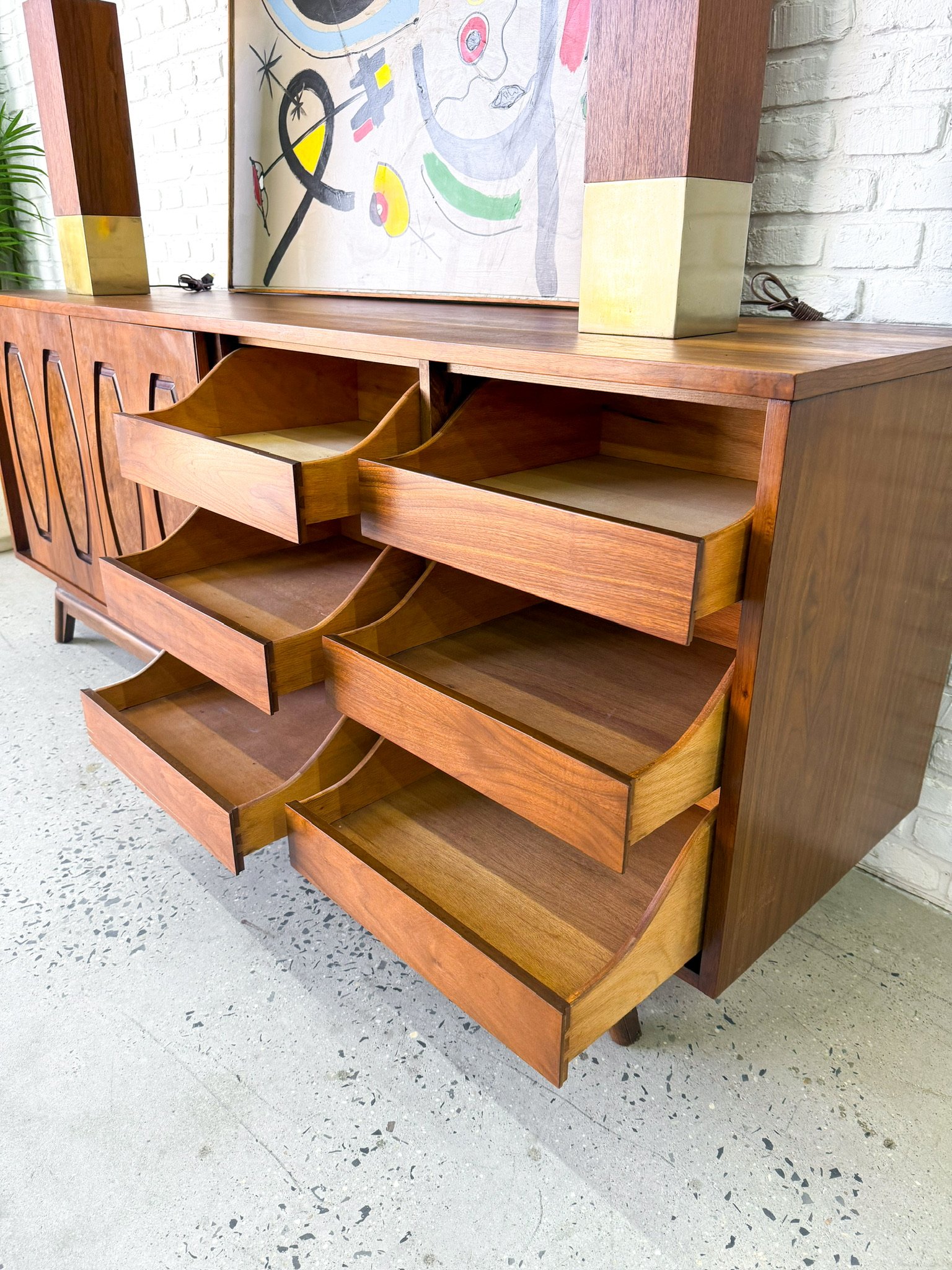 Young MFG Low Dresser10.JPG