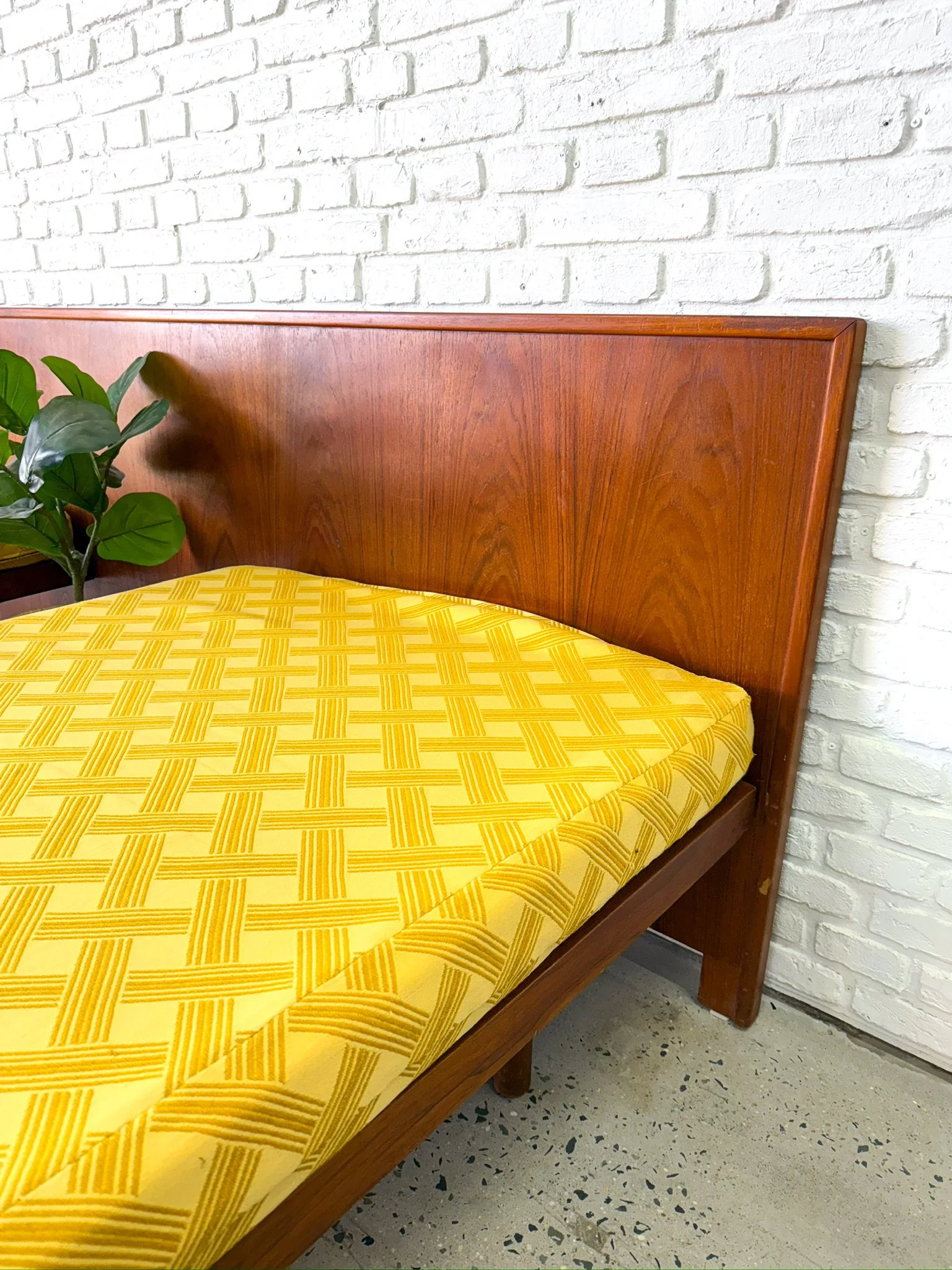 Twin Beds and Teak Headboard14.JPG