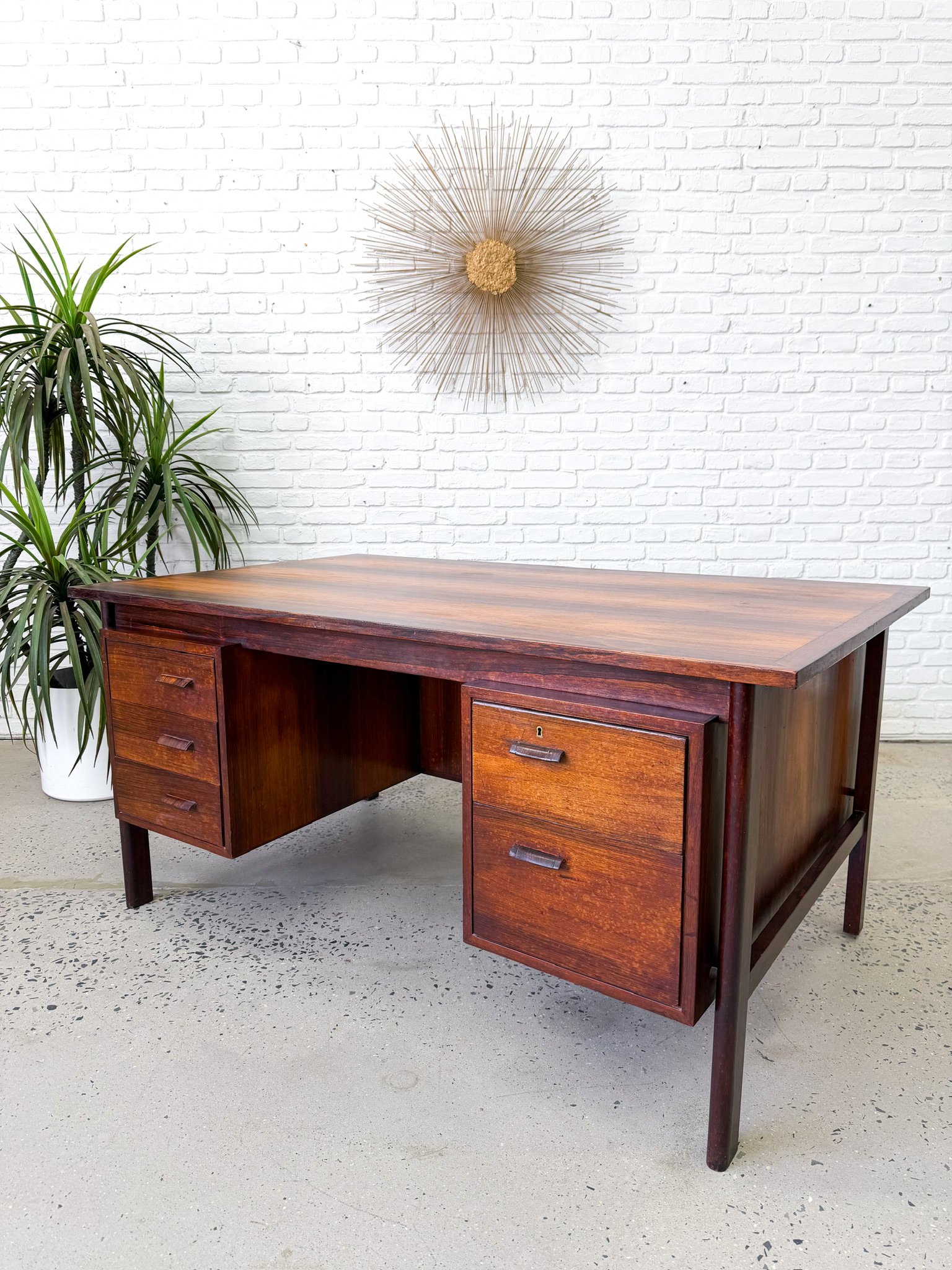 Rosewood Executive Desk1.jpg