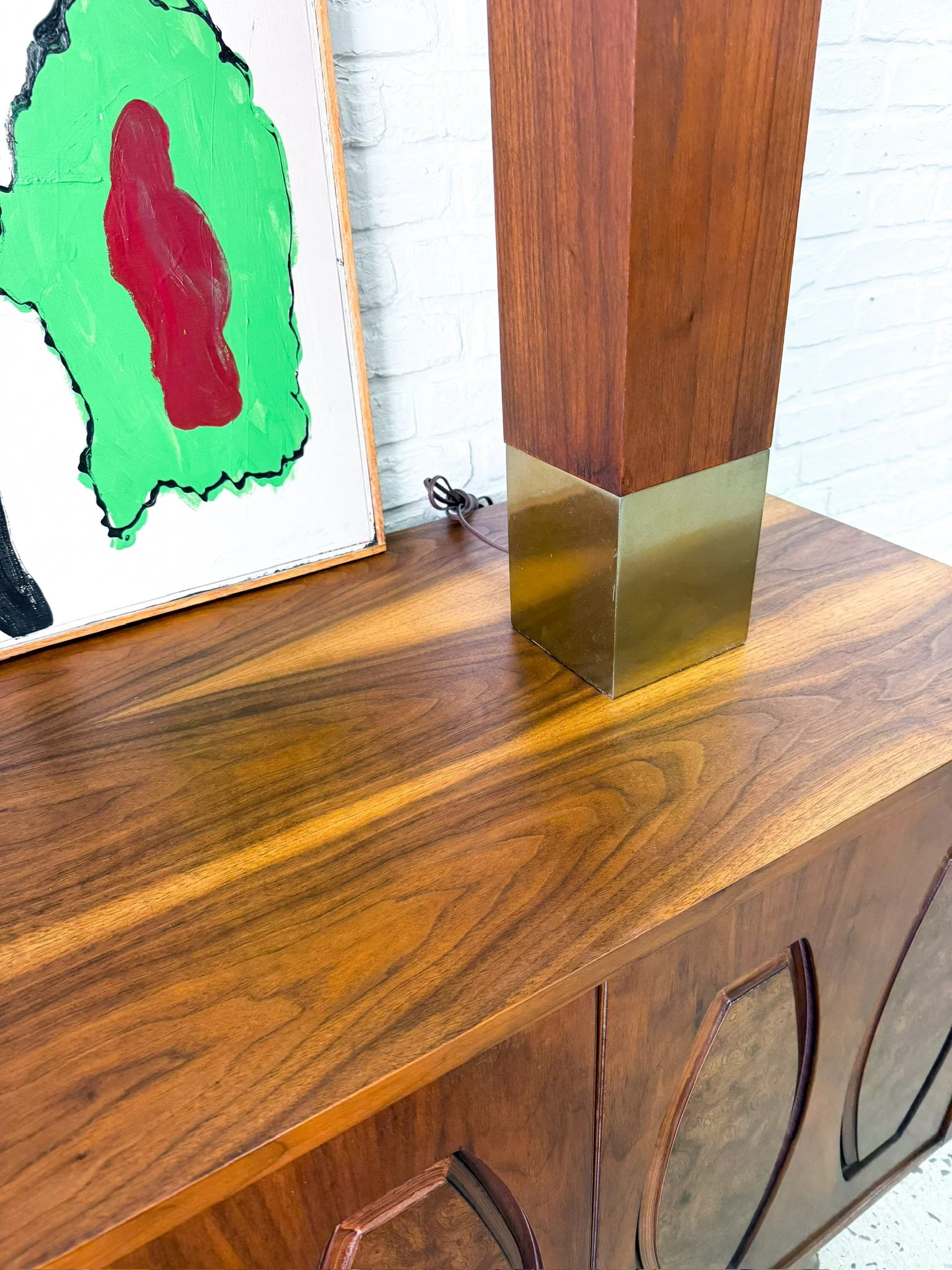 Young MFG Low Dresser4.JPG