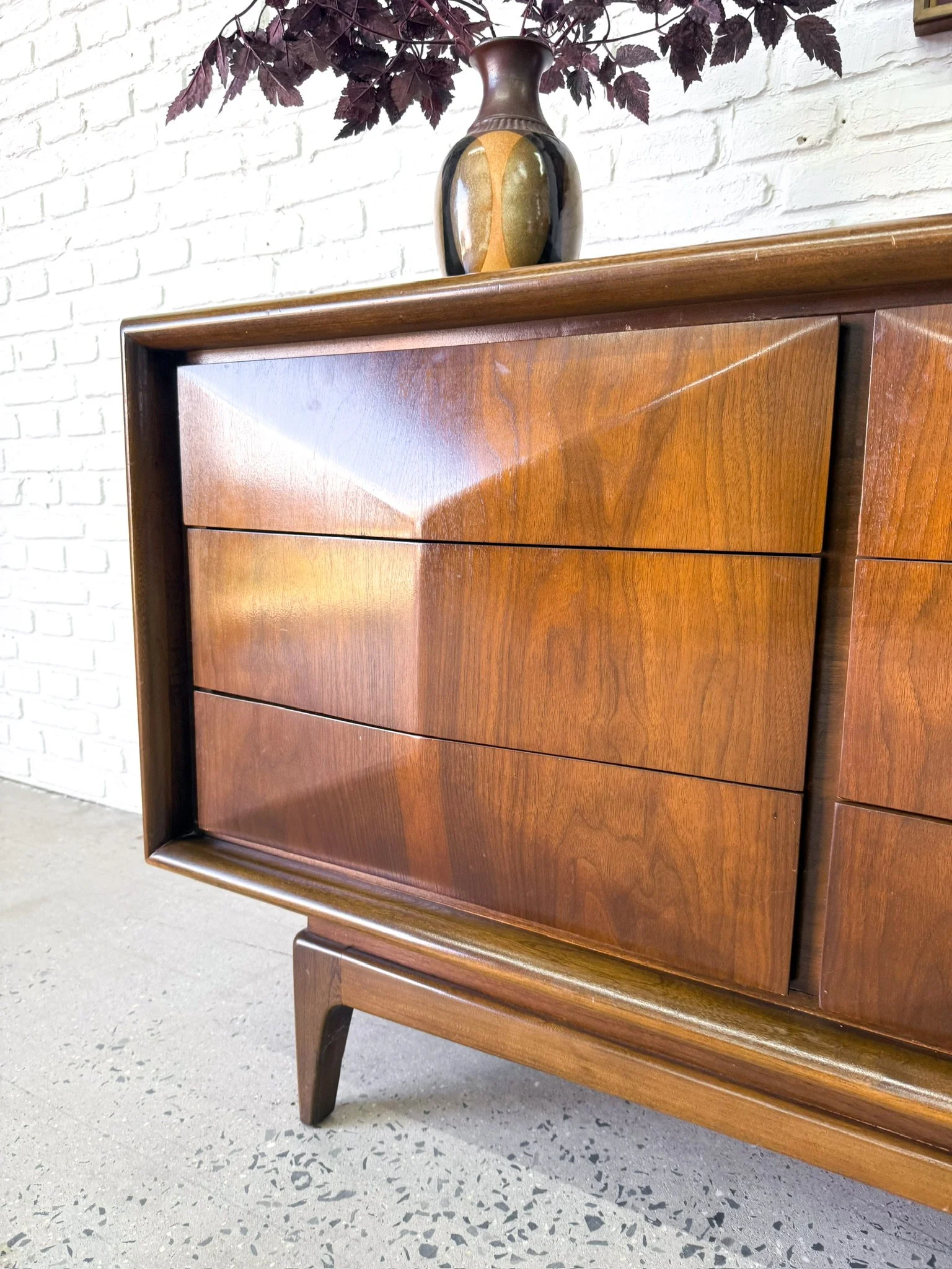 Diamond Front Bedroom Set11.JPG