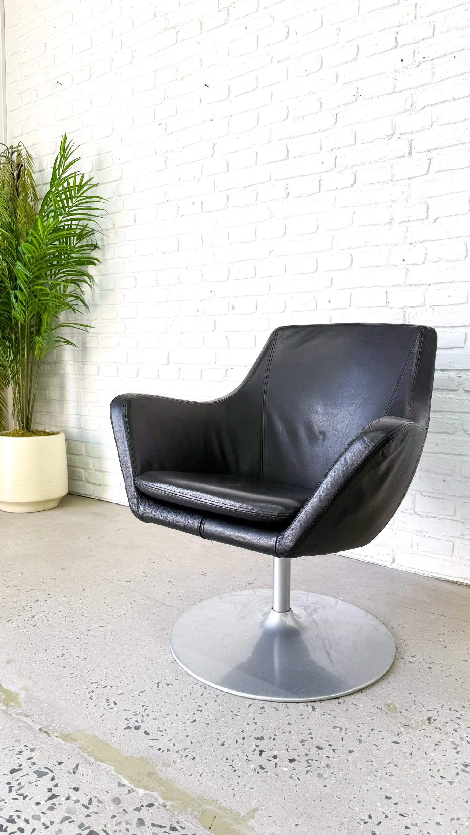 Bolia Leather Lounge Chair2.JPG