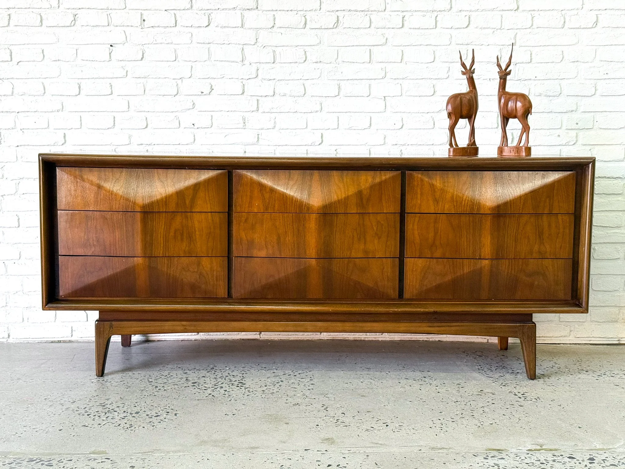 Diamond Front Bedroom Set1.JPG