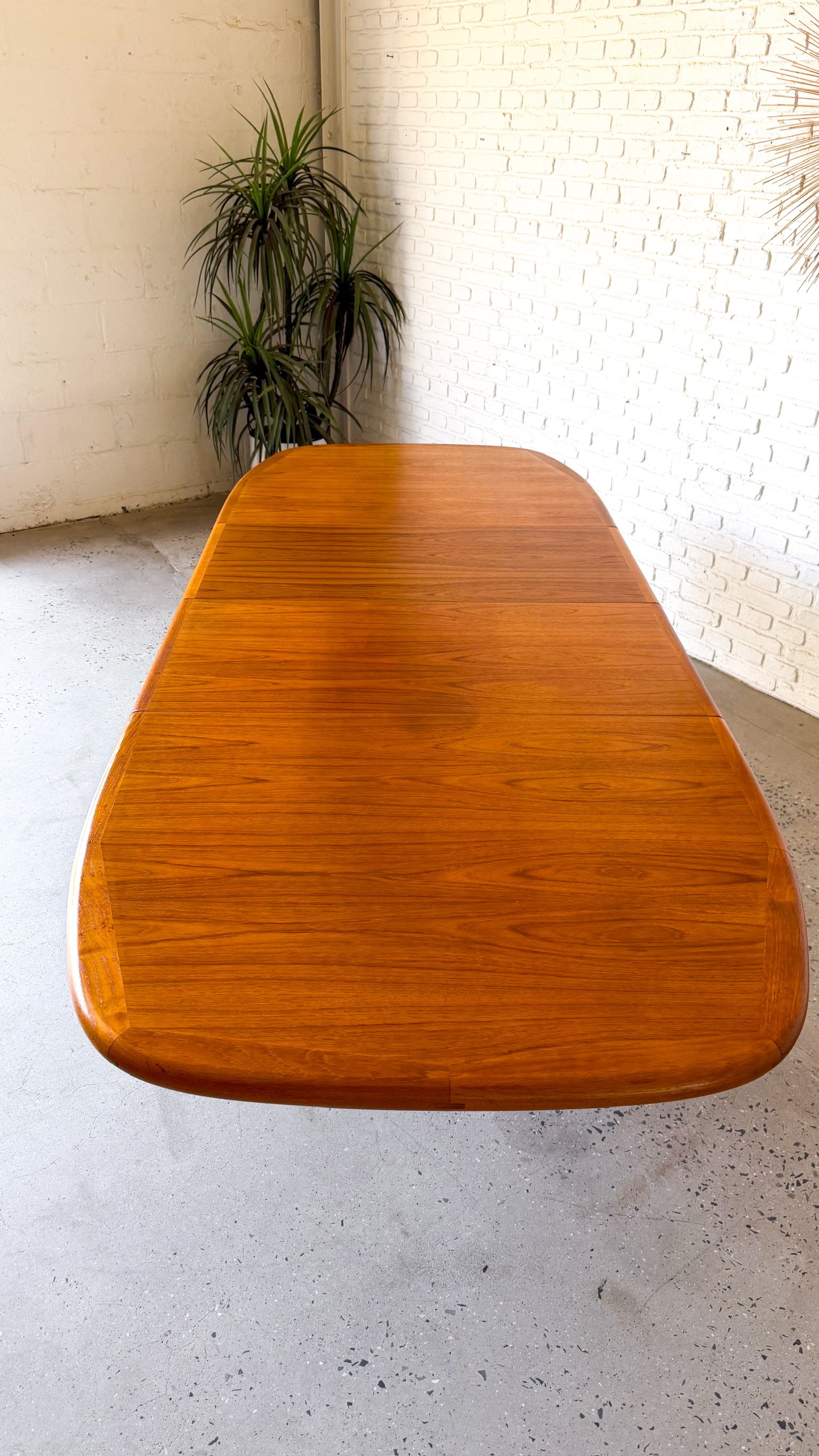 Teak dining table with 2 leaves by Dyrlund Denmark11.jpg