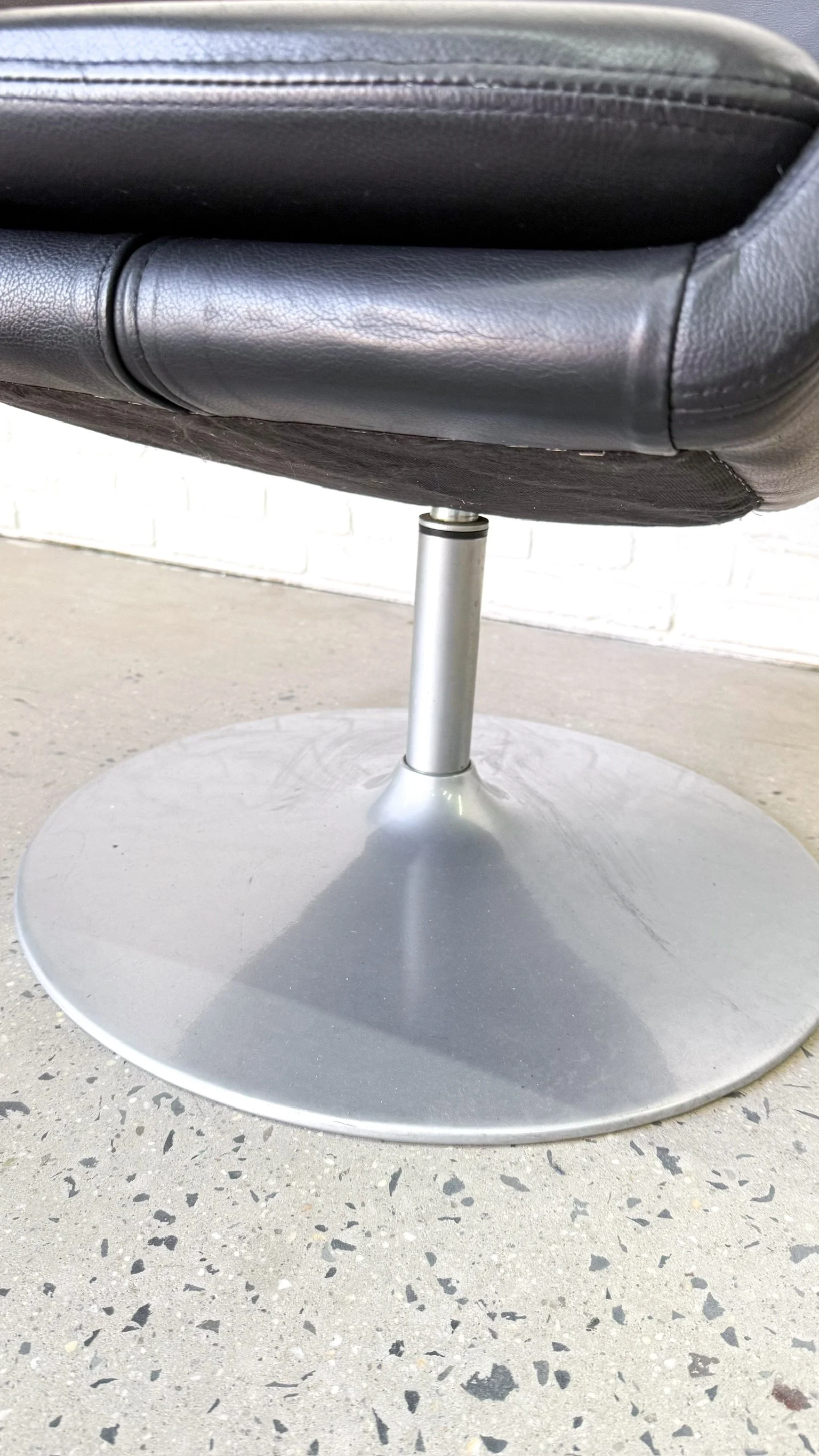 Bolia Leather Lounge Chair7.JPG